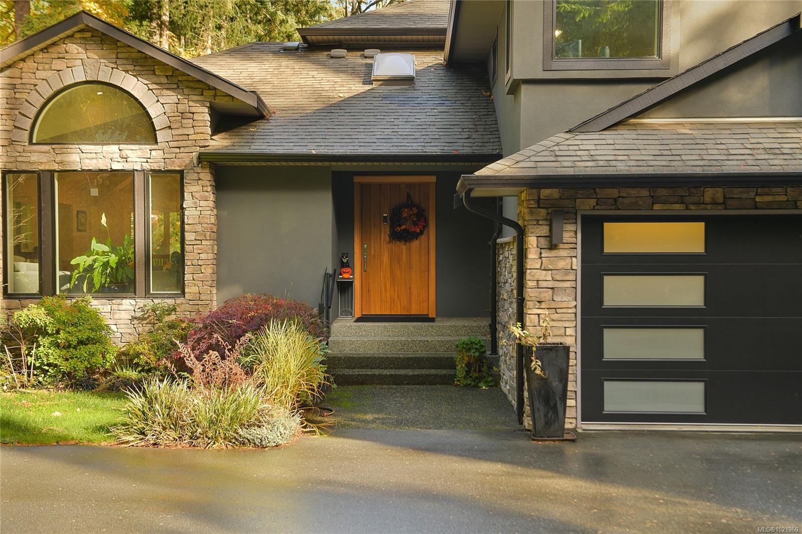 851 Sayward Rd, Saanich, BC