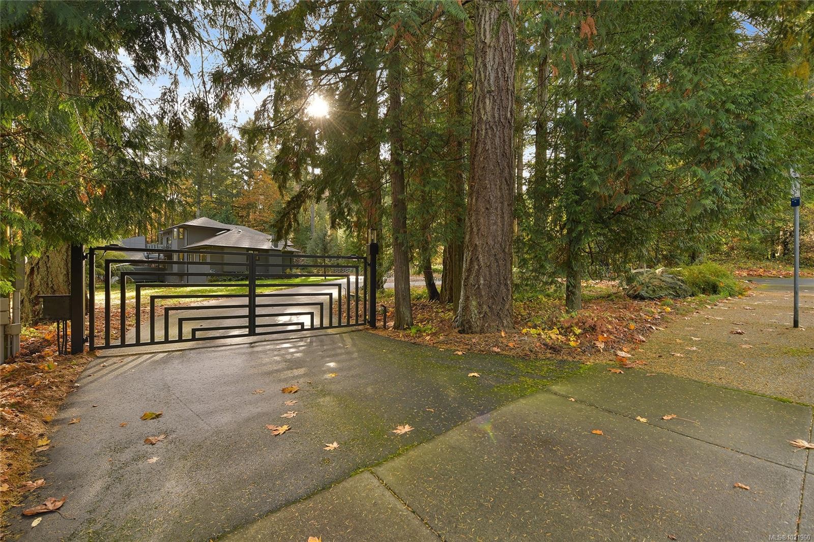 851 Sayward Rd, Saanich, BC