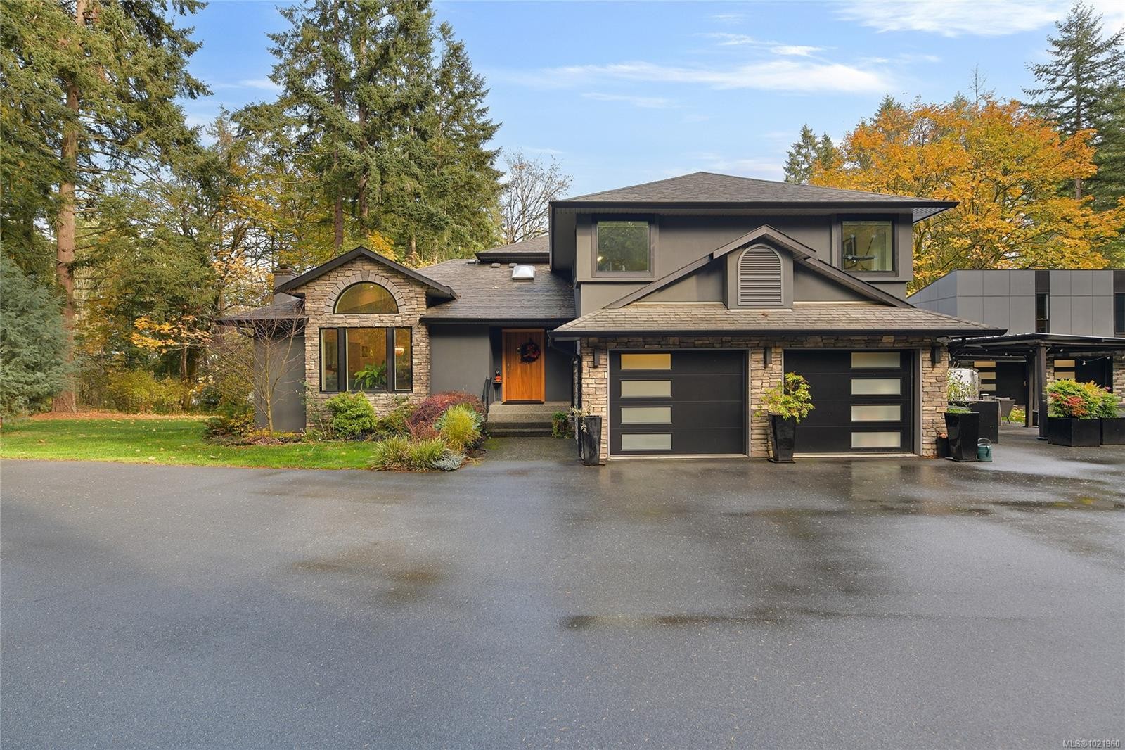 851 Sayward Rd, Saanich, BC