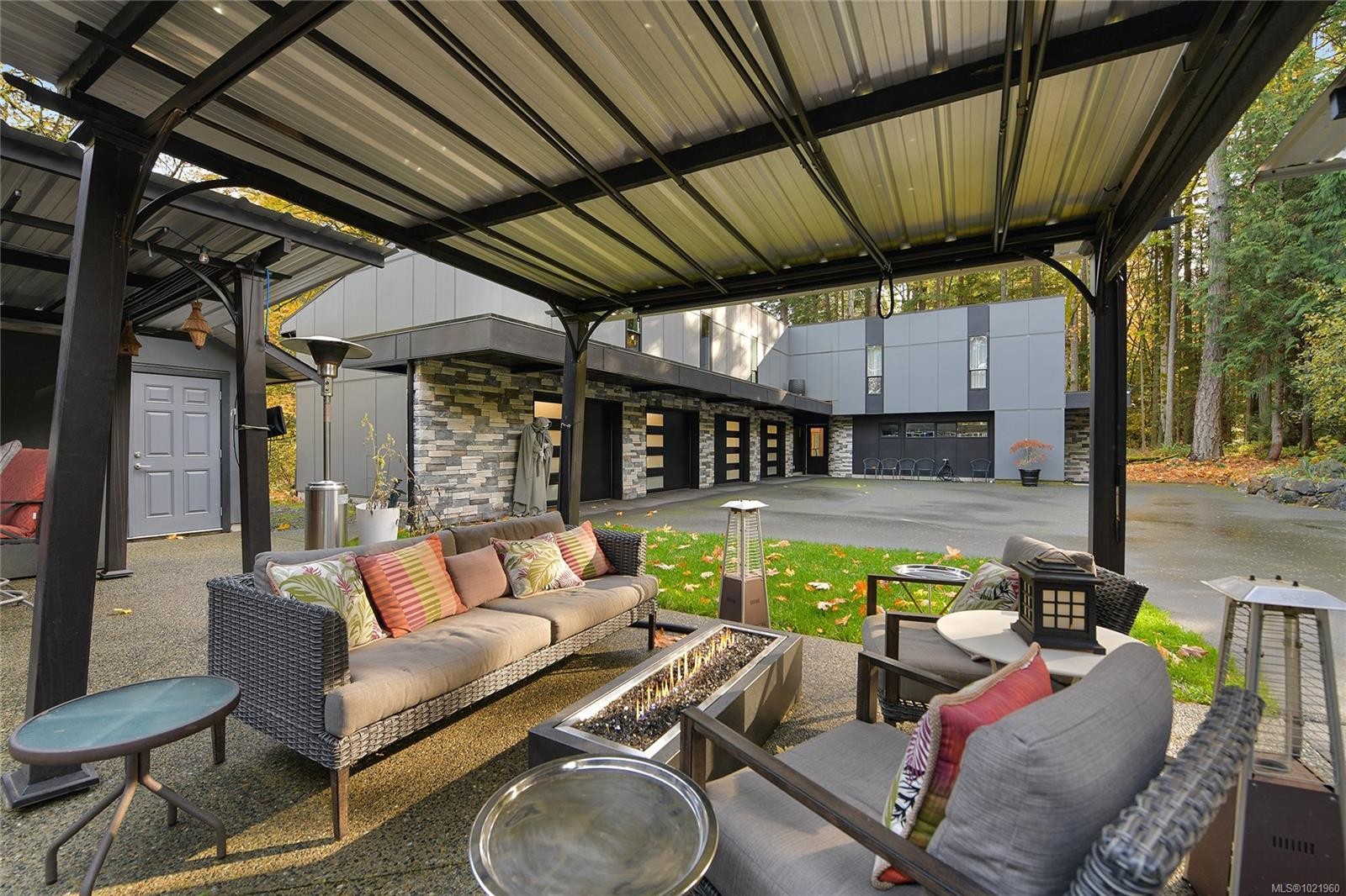 851 Sayward Rd, Saanich, BC