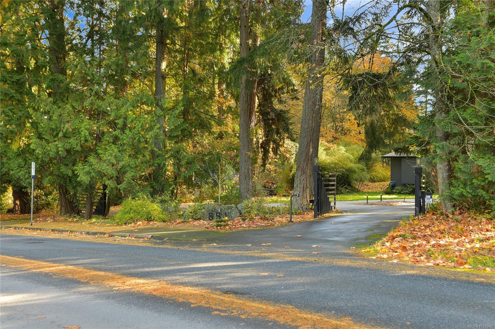 851 Sayward Rd, Saanich, BC