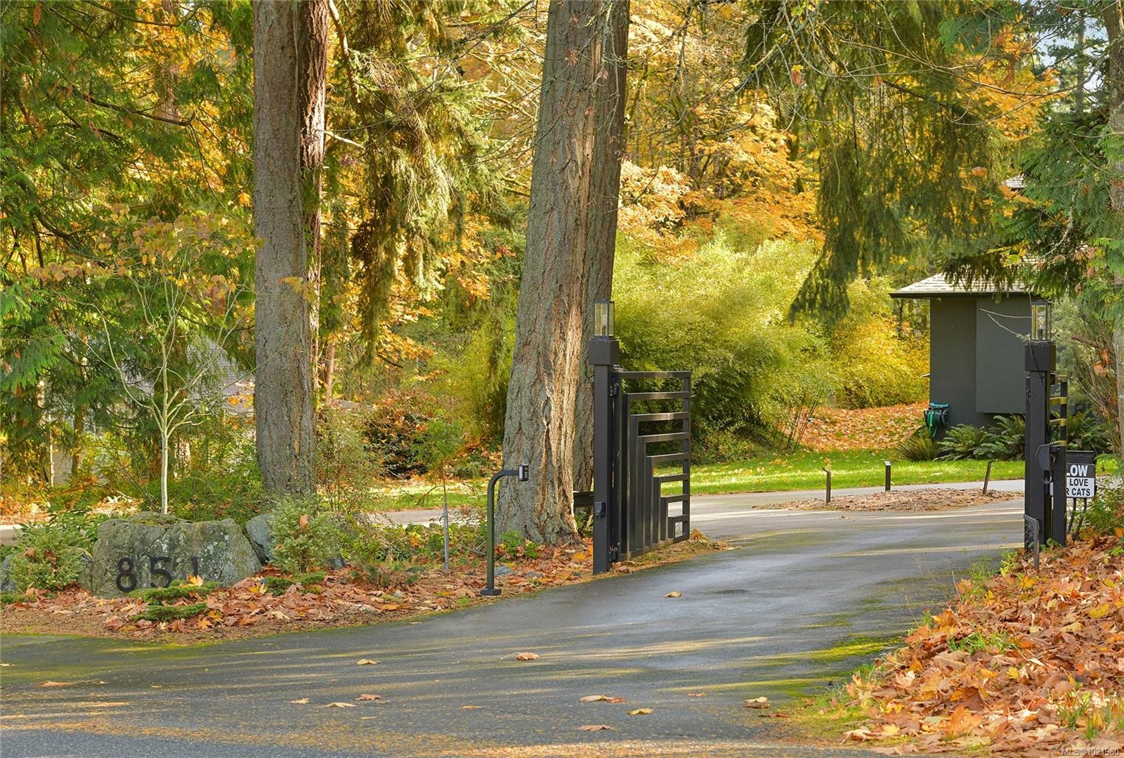 851 Sayward Rd, Saanich, BC