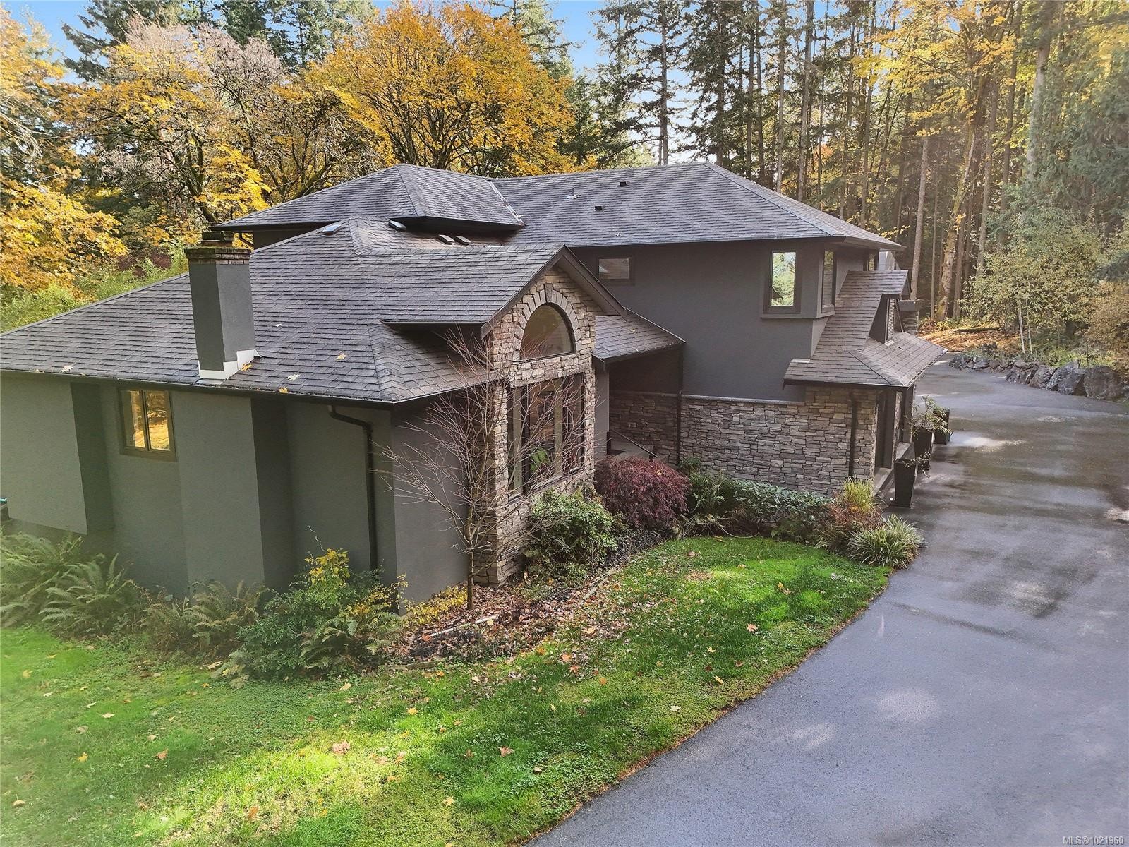 851 Sayward Rd, Saanich, BC