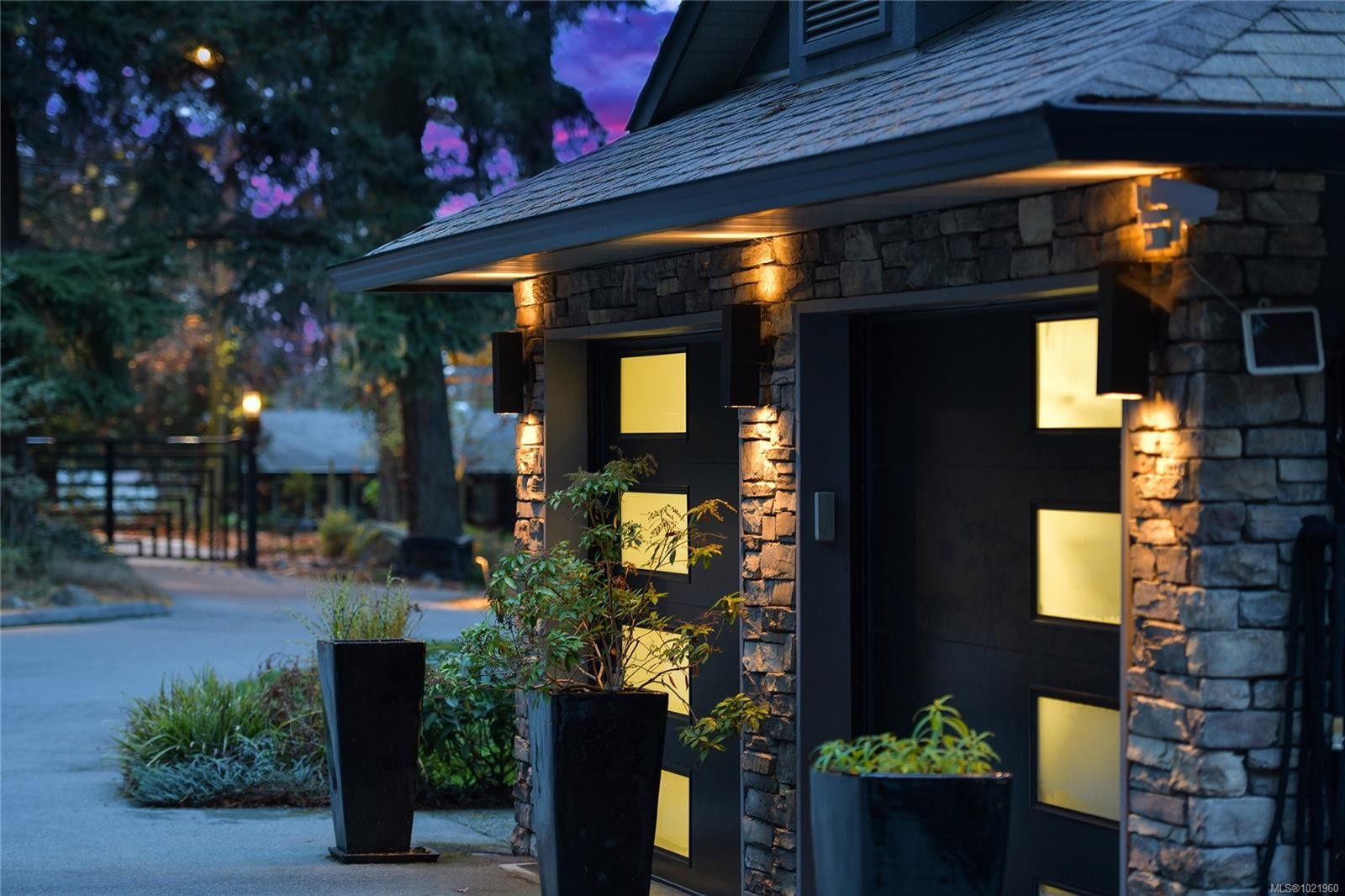 851 Sayward Rd, Saanich, BC