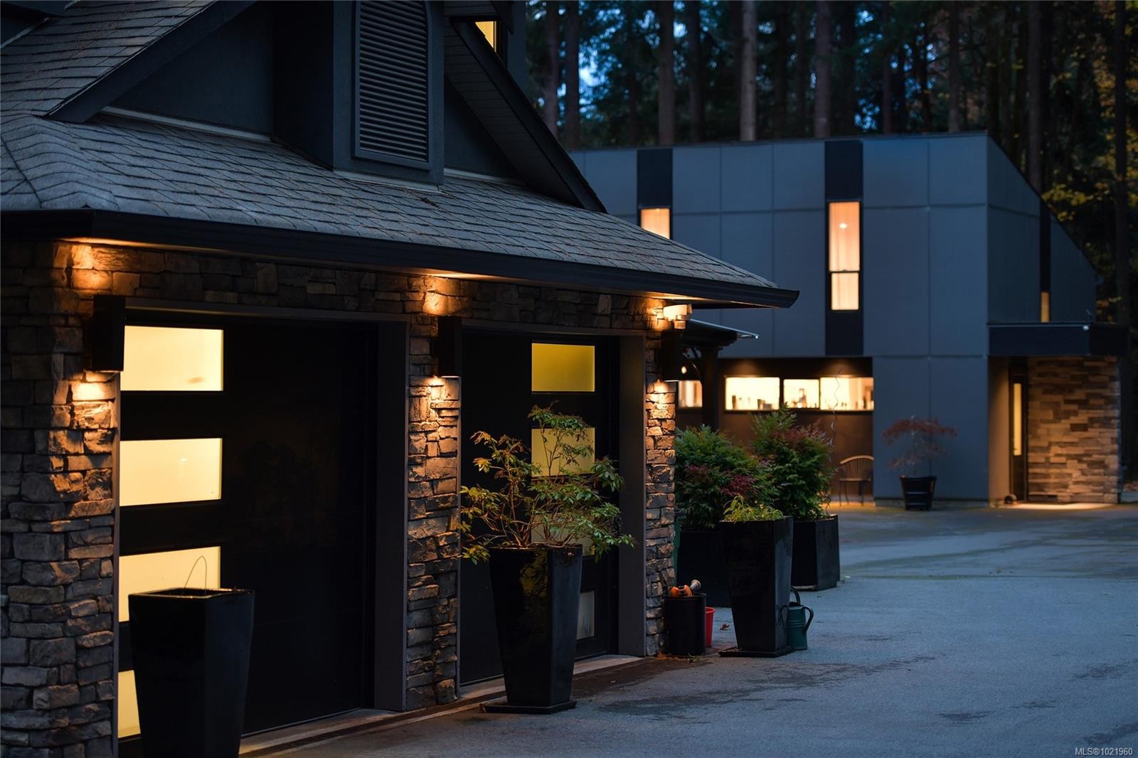 851 Sayward Rd, Saanich, BC