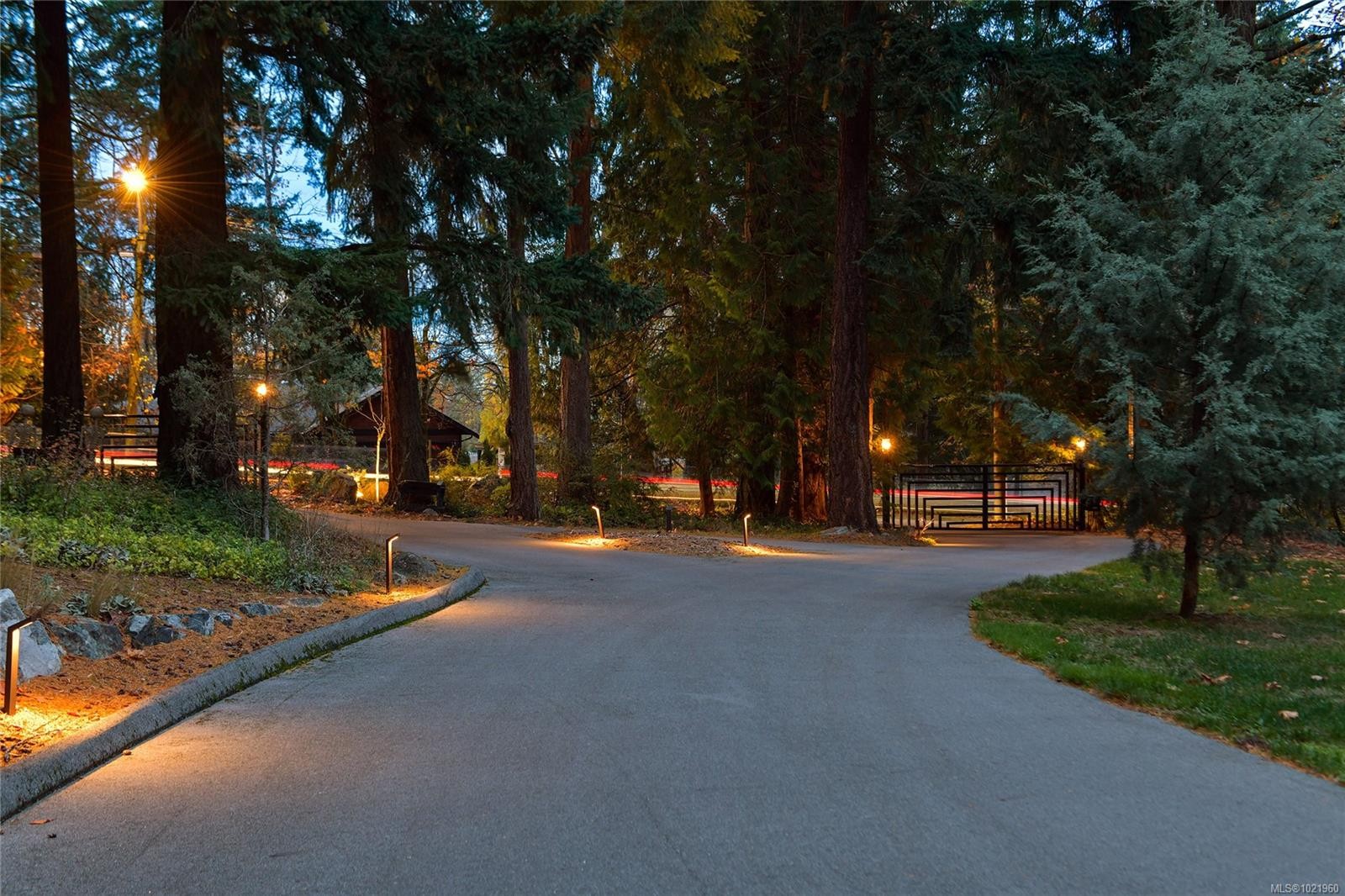 851 Sayward Rd, Saanich, BC