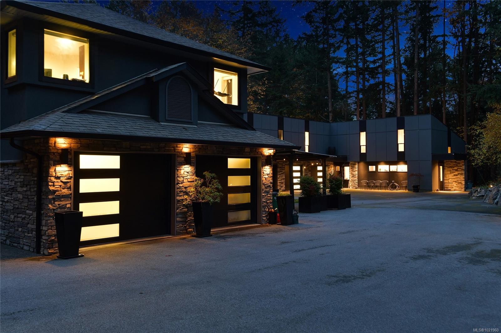 851 Sayward Rd, Saanich, BC