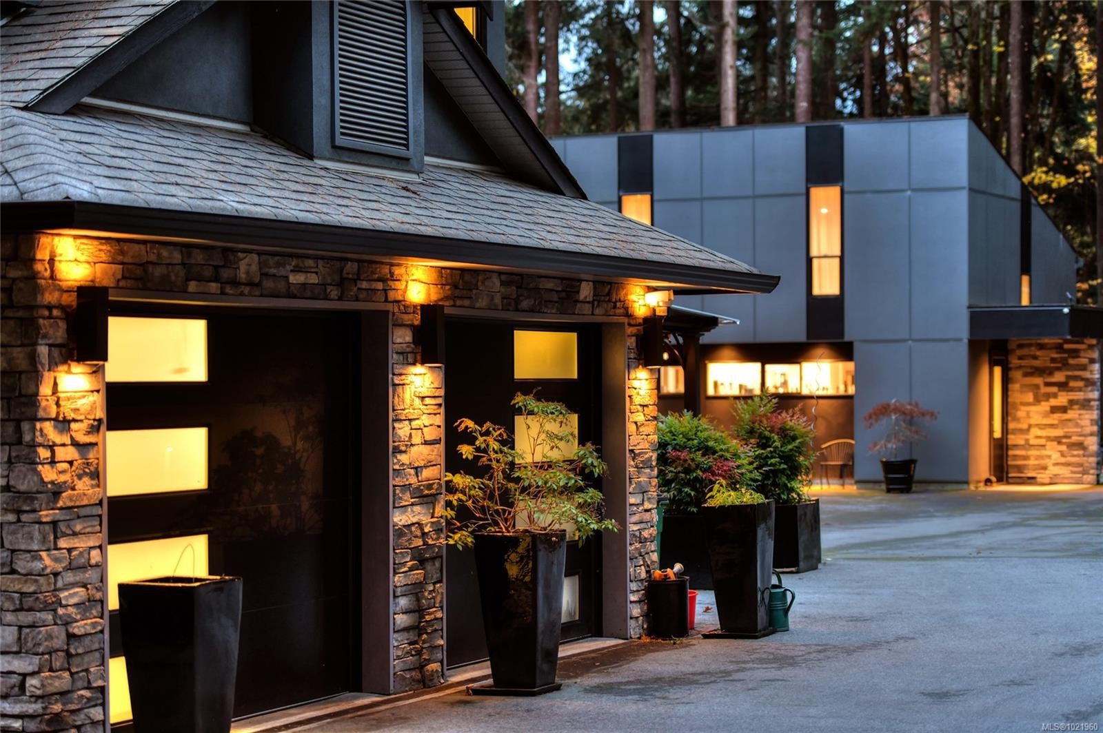 851 Sayward Rd, Saanich, BC