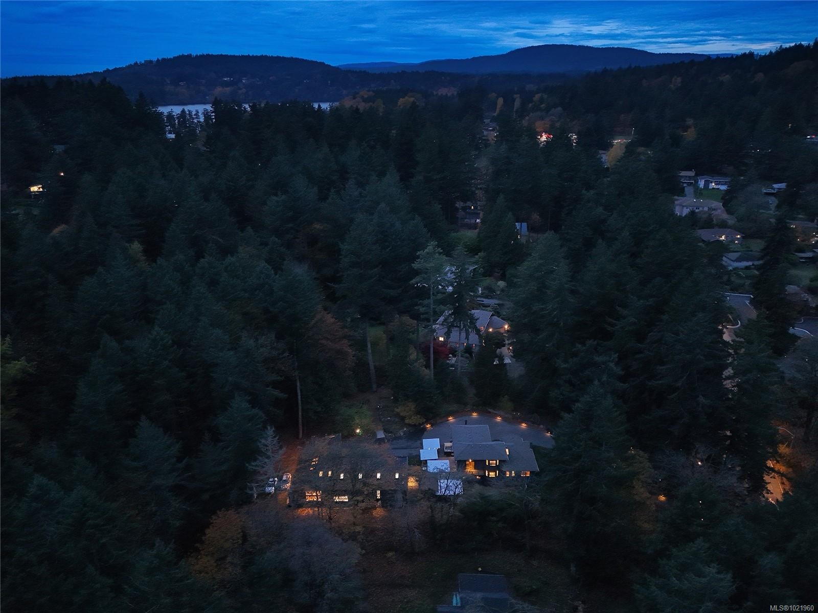 851 Sayward Rd, Saanich, BC