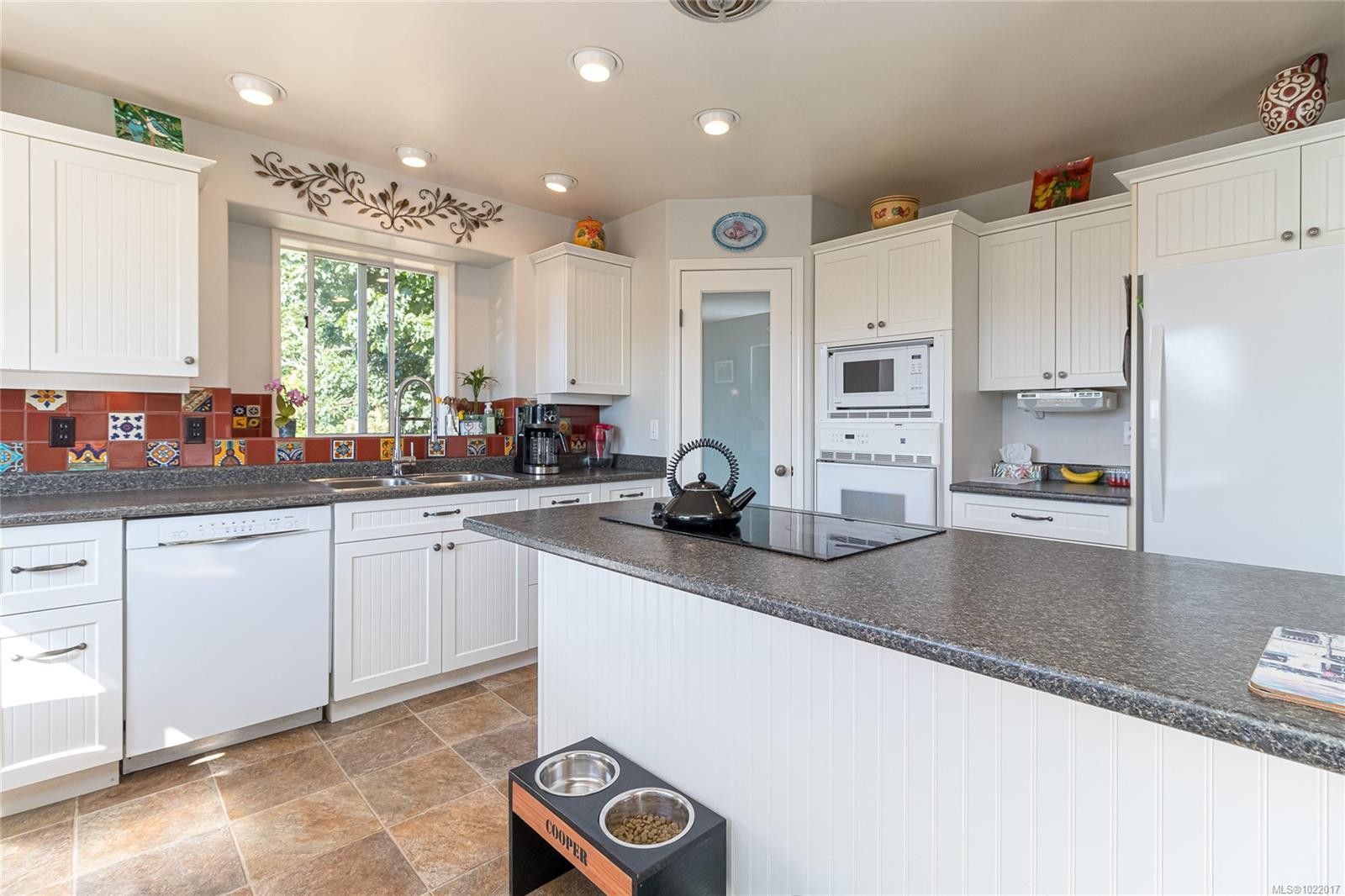 2074 Ludlow Rd, Sooke, BC