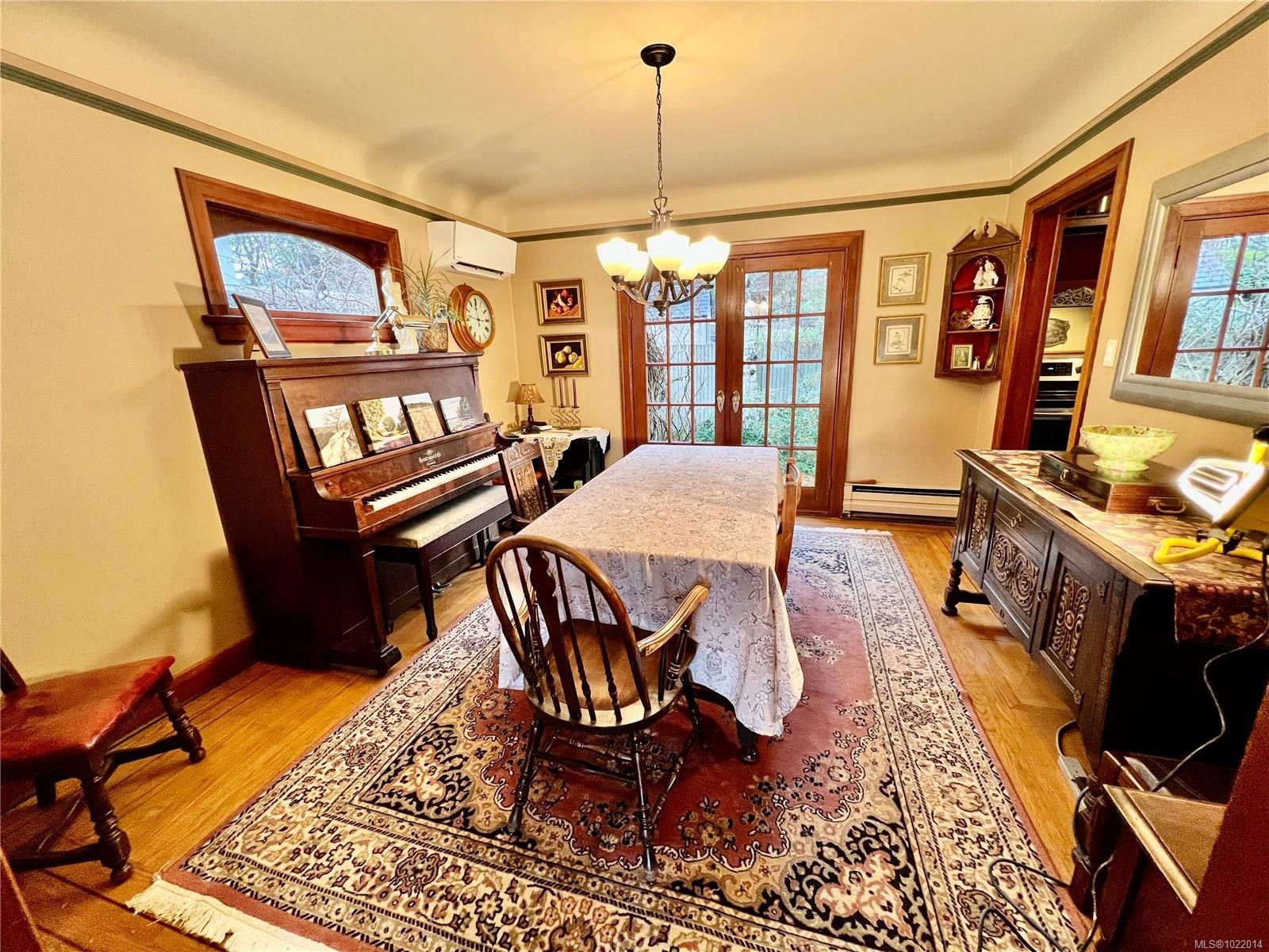 3681 Elliston St, Saanich, BC