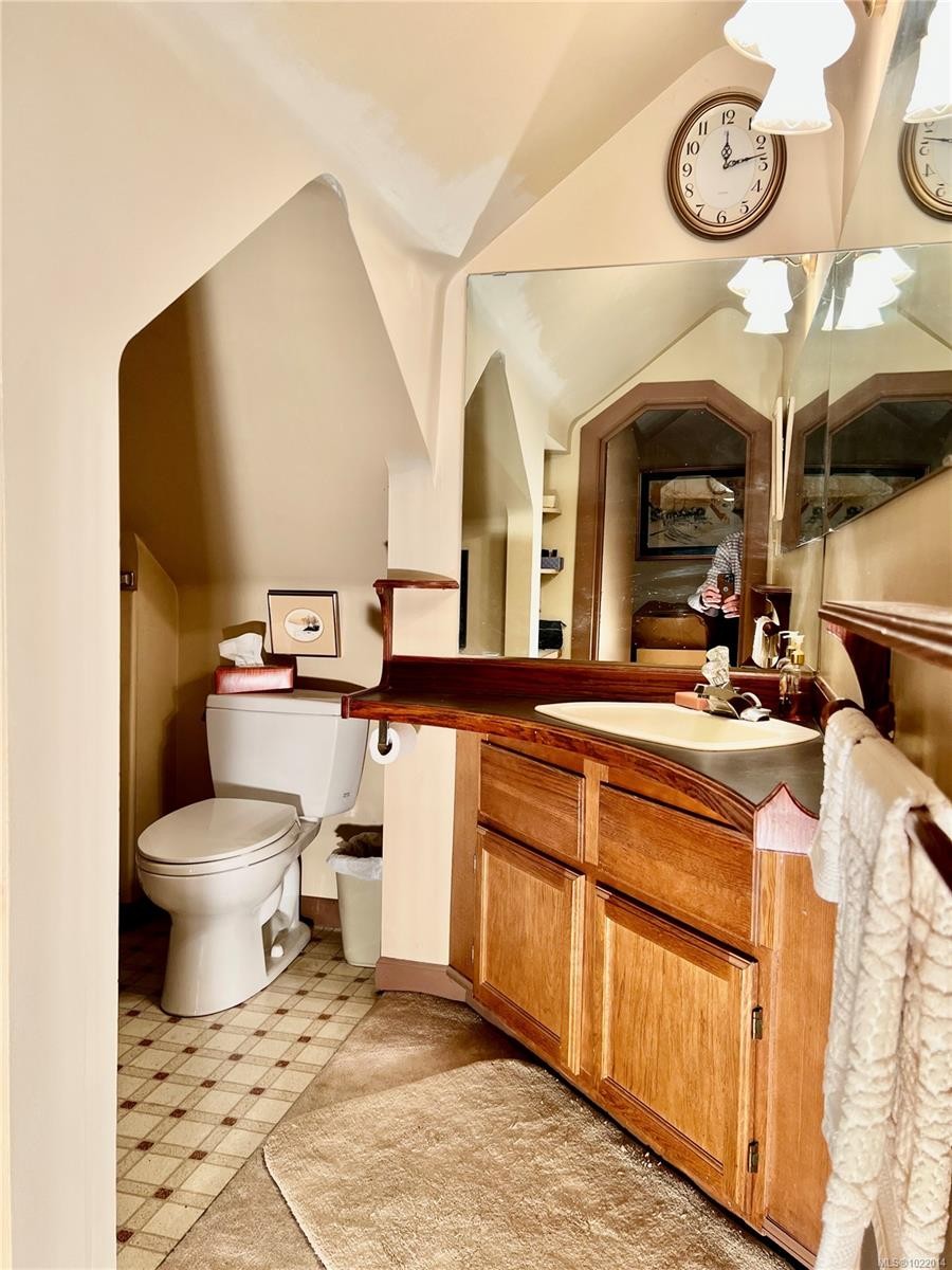 3681 Elliston St, Saanich, BC