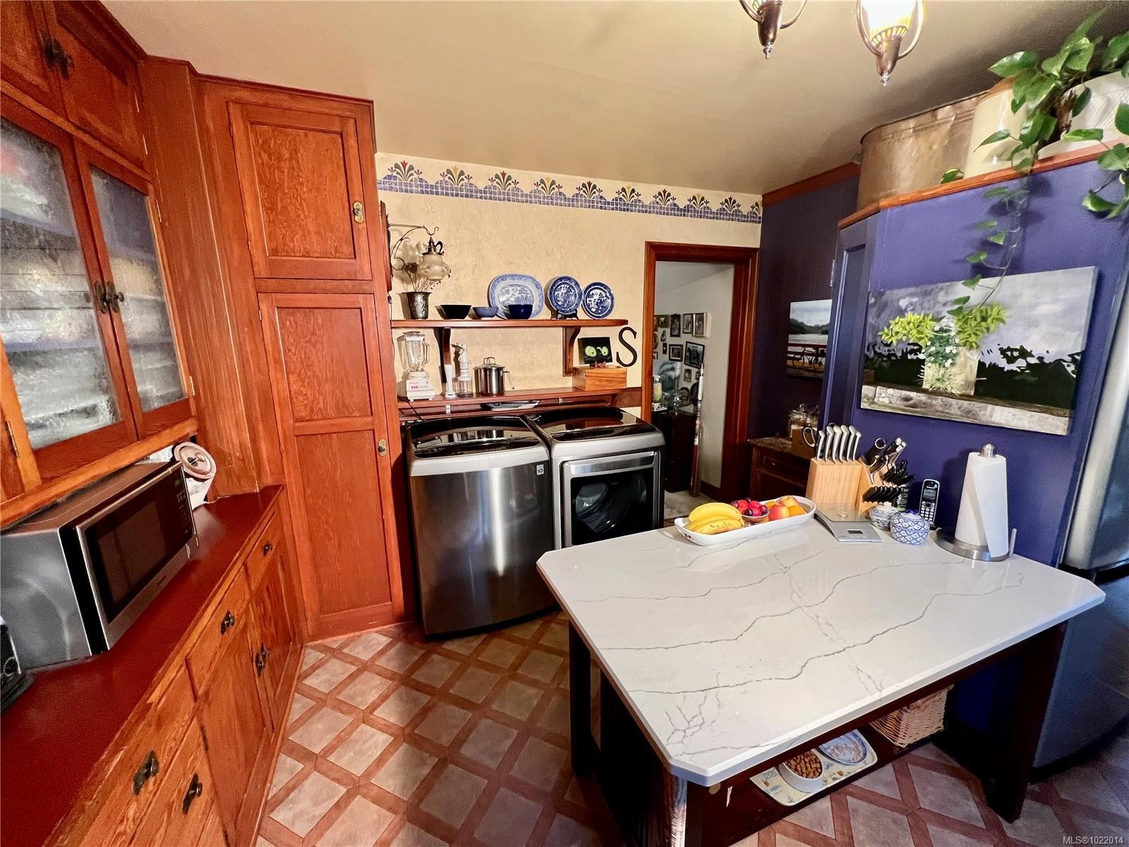 3681 Elliston St, Saanich, BC