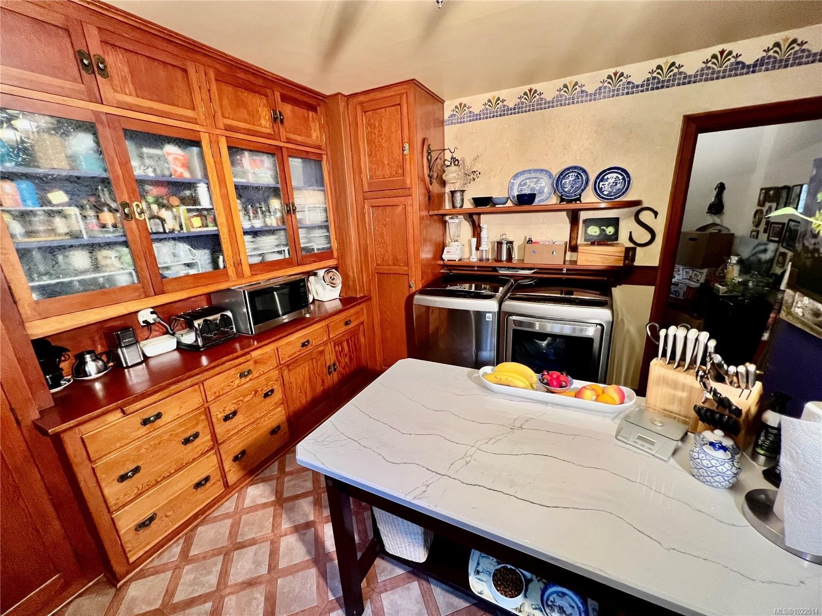 3681 Elliston St, Saanich, BC