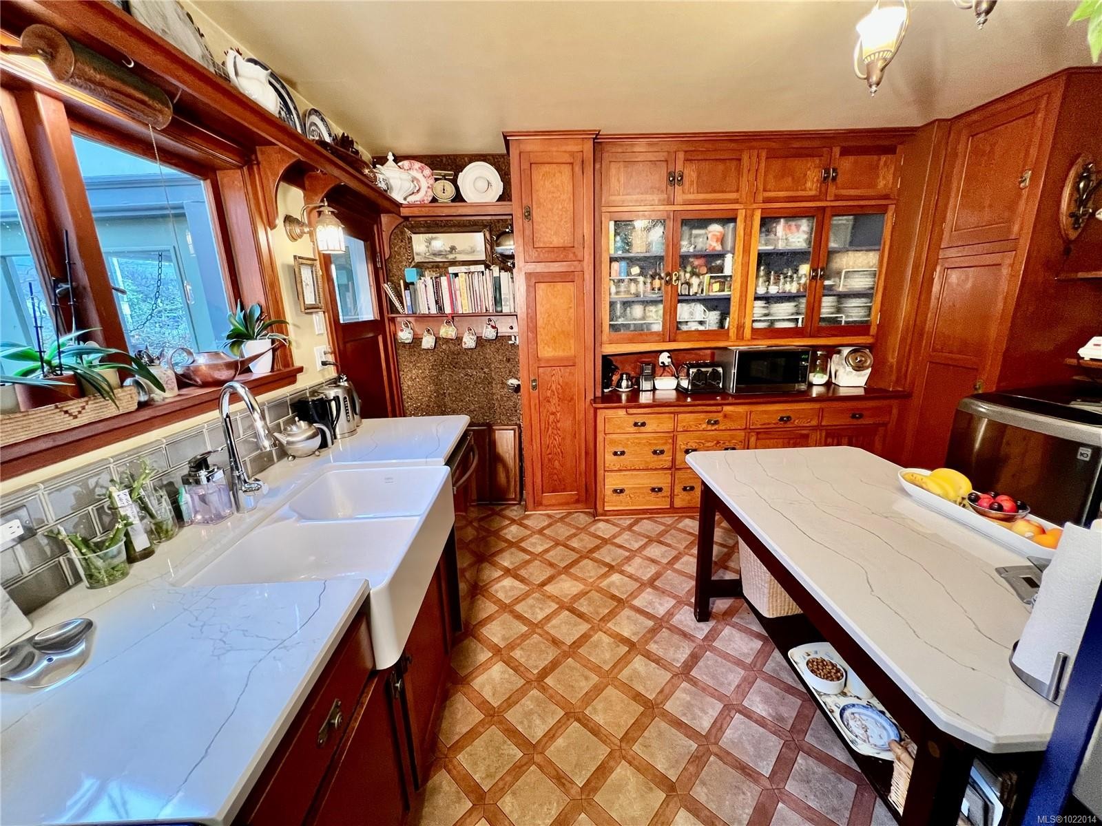 3681 Elliston St, Saanich, BC