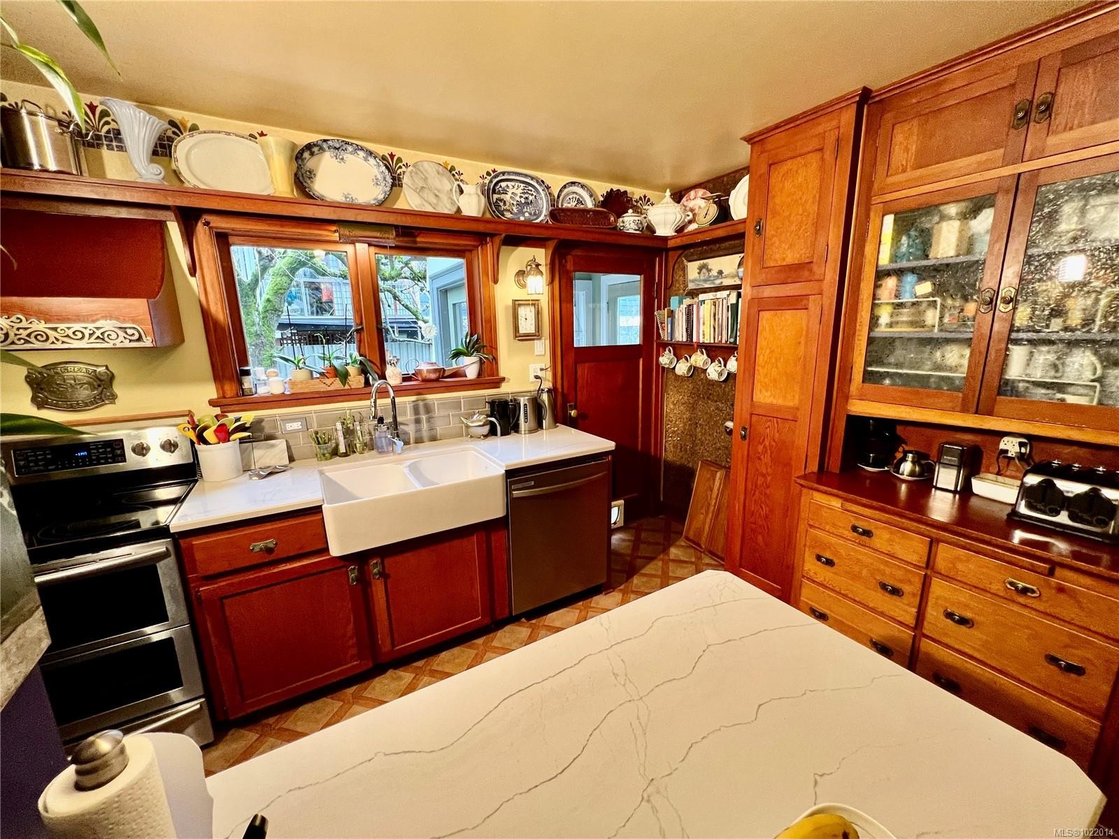 3681 Elliston St, Saanich, BC