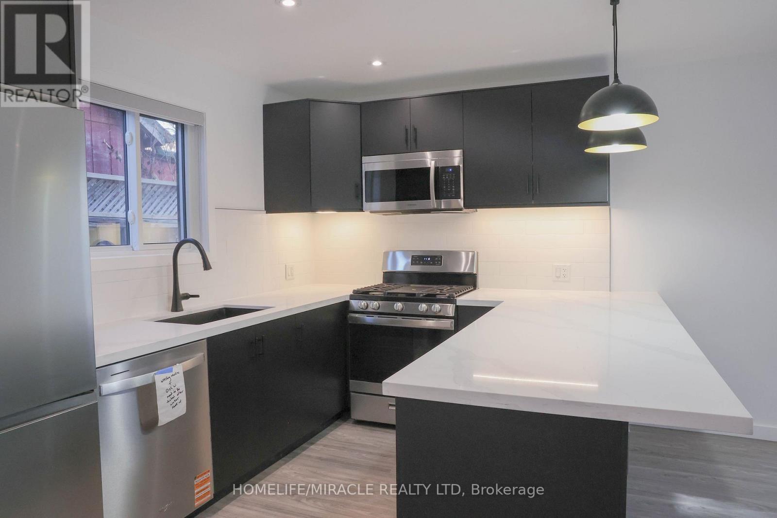 Grdn Suite - 67 Oakmount Road, Toronto, ON - Indoor Photo Showing Kitchen With Upgraded Kitchen