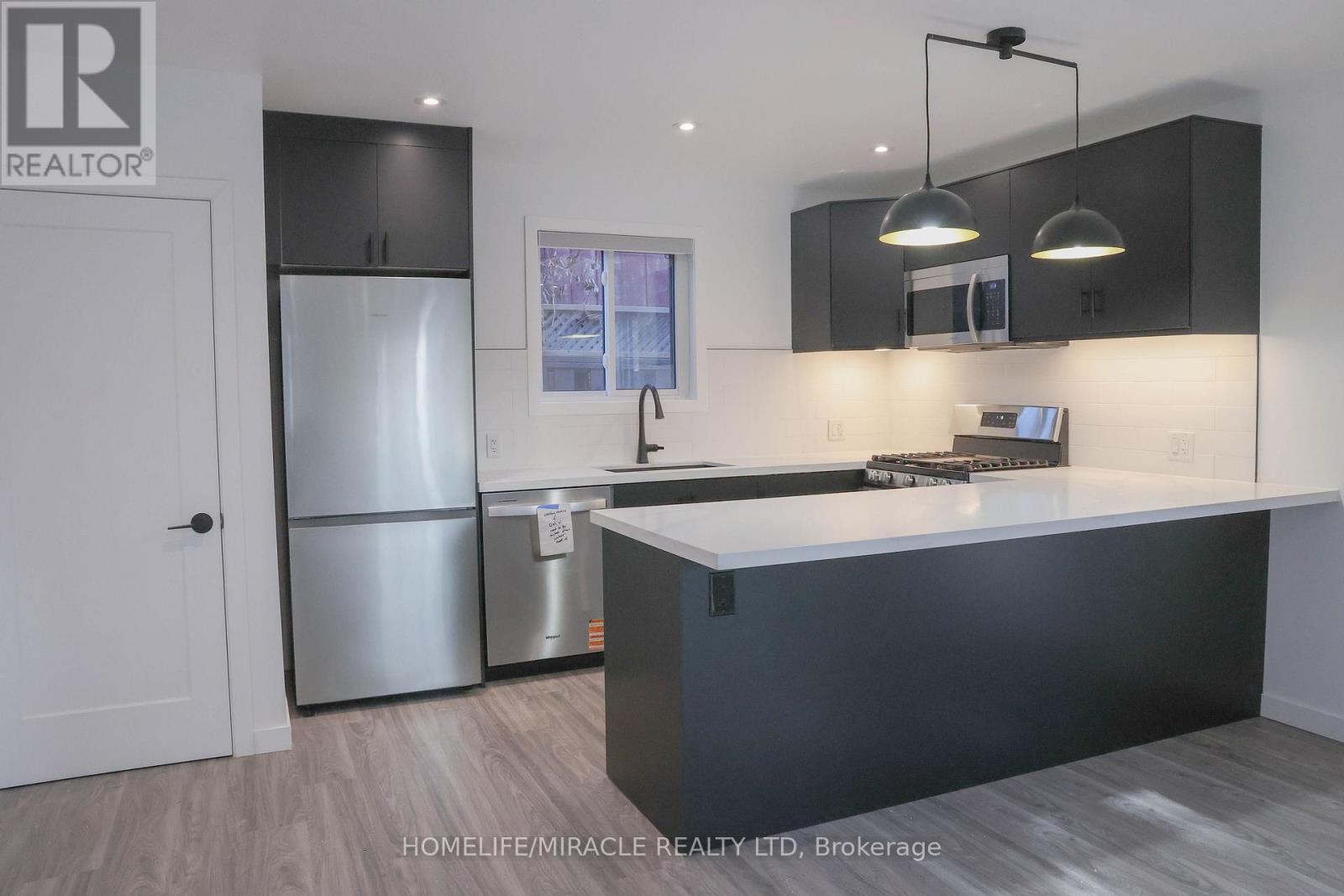 Grdn Suite - 67 Oakmount Road, Toronto, ON - Indoor Photo Showing Kitchen With Upgraded Kitchen