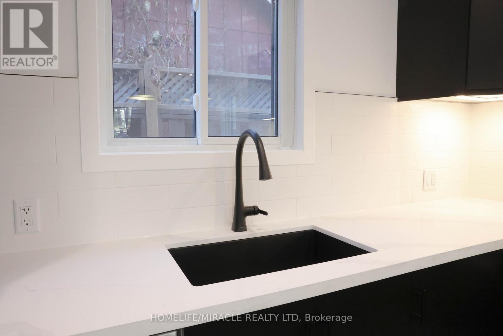 Grdn Suite - 67 Oakmount Road, Toronto, ON - Indoor Photo Showing Kitchen