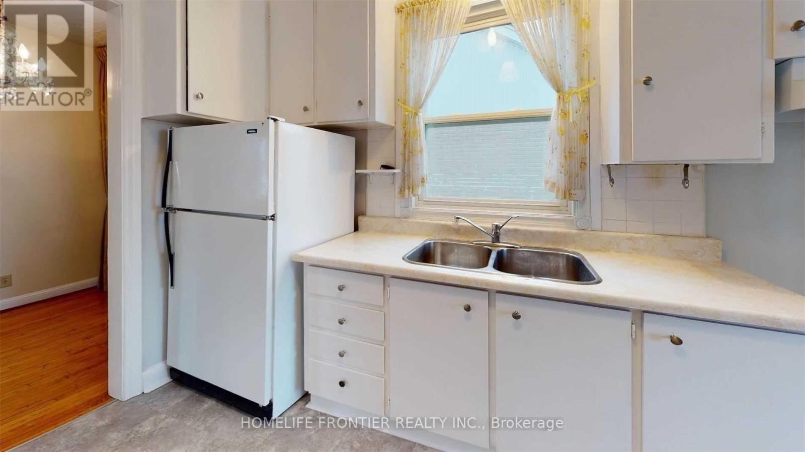Main - 184 Calvington Drive, Toronto, ON - Indoor Photo Showing Kitchen With Double Sink