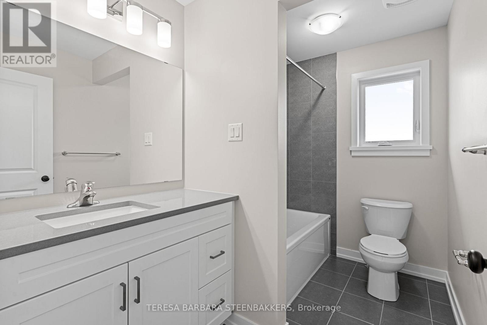 747 Kenny Gordon Avenue W, Ottawa, ON - Indoor Photo Showing Bathroom