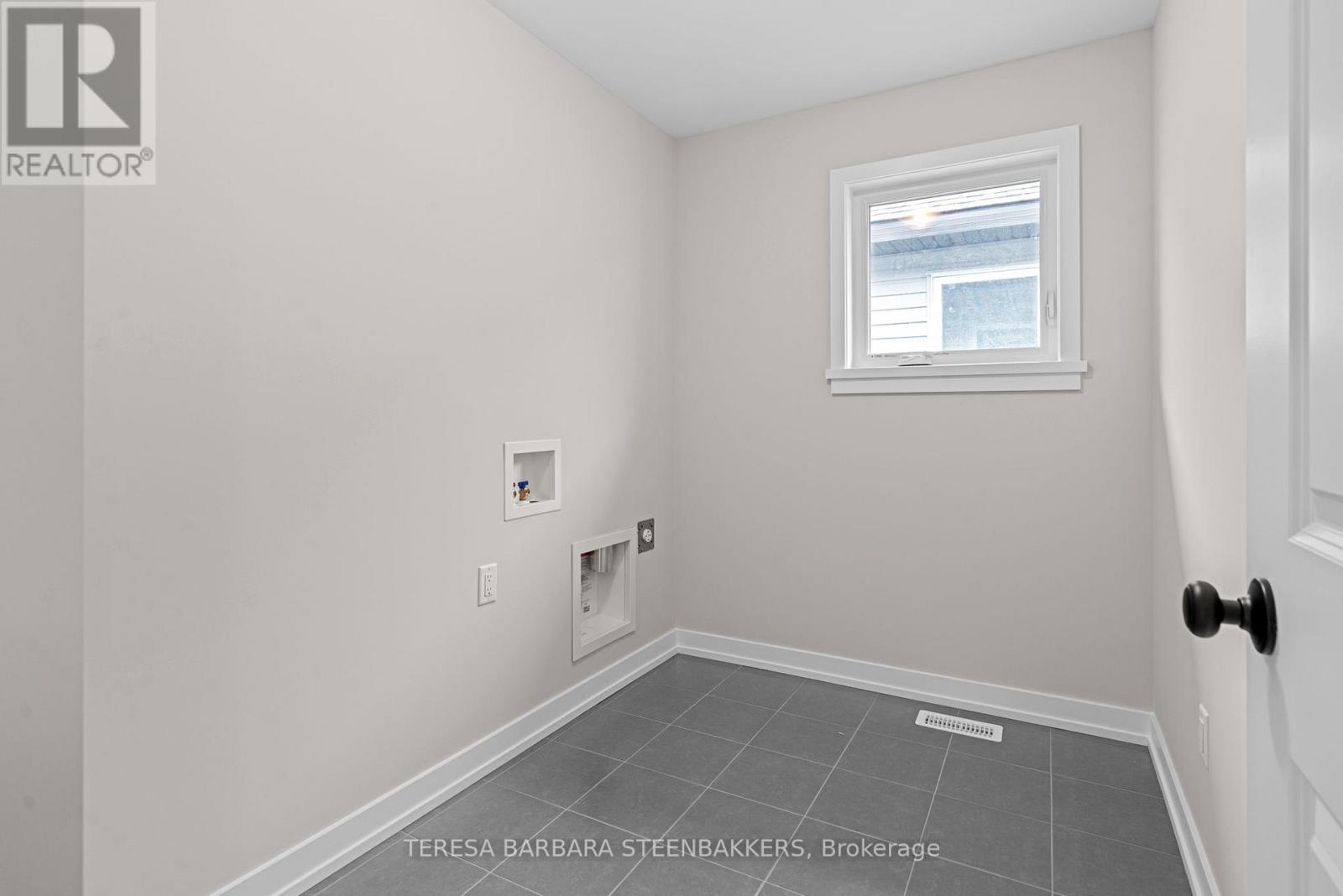 747 Kenny Gordon Avenue W, Ottawa, ON - Indoor Photo Showing Other Room