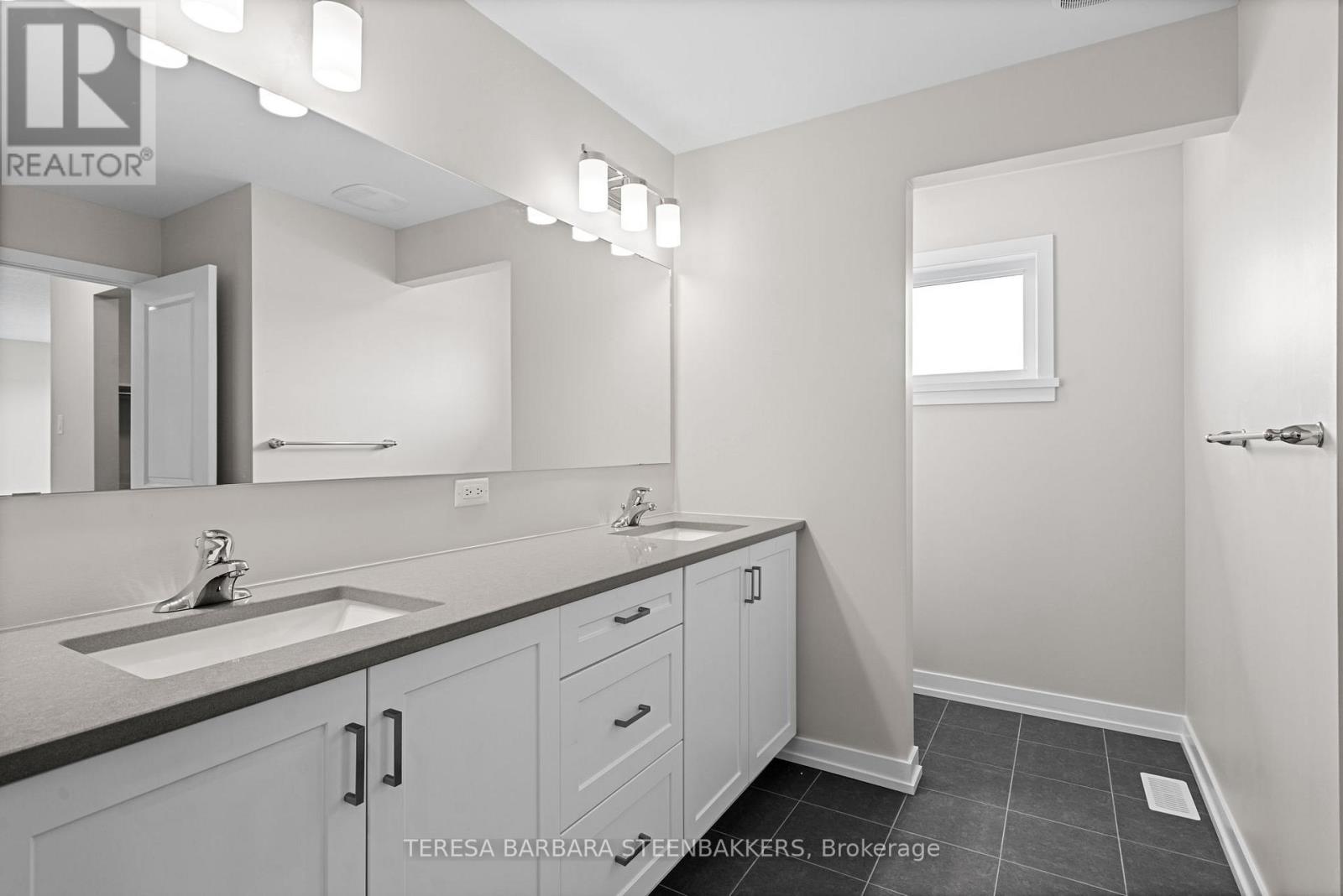 747 Kenny Gordon Avenue W, Ottawa, ON - Indoor Photo Showing Bathroom