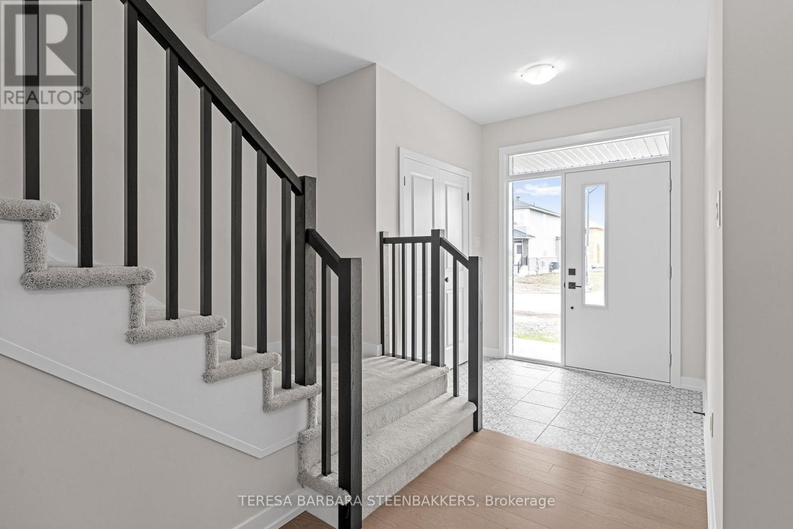 747 Kenny Gordon Avenue W, Ottawa, ON - Indoor Photo Showing Other Room