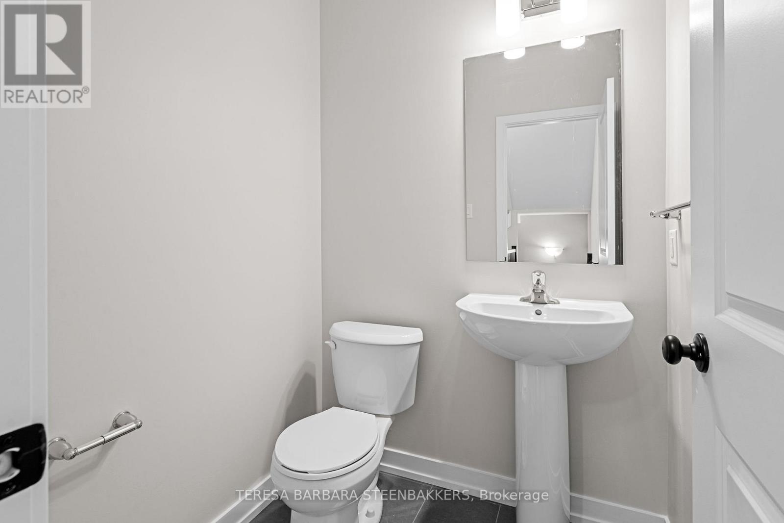 747 Kenny Gordon Avenue W, Ottawa, ON - Indoor Photo Showing Bathroom