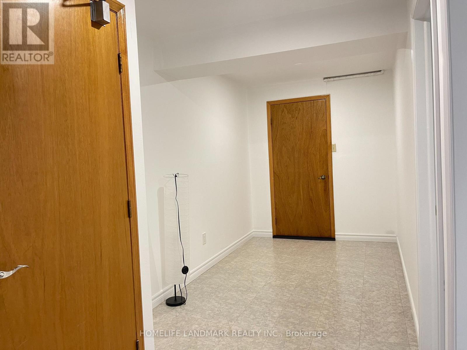 Lower & Main - 353 Darlington Court, Hamilton, ON - Indoor Photo Showing Other Room