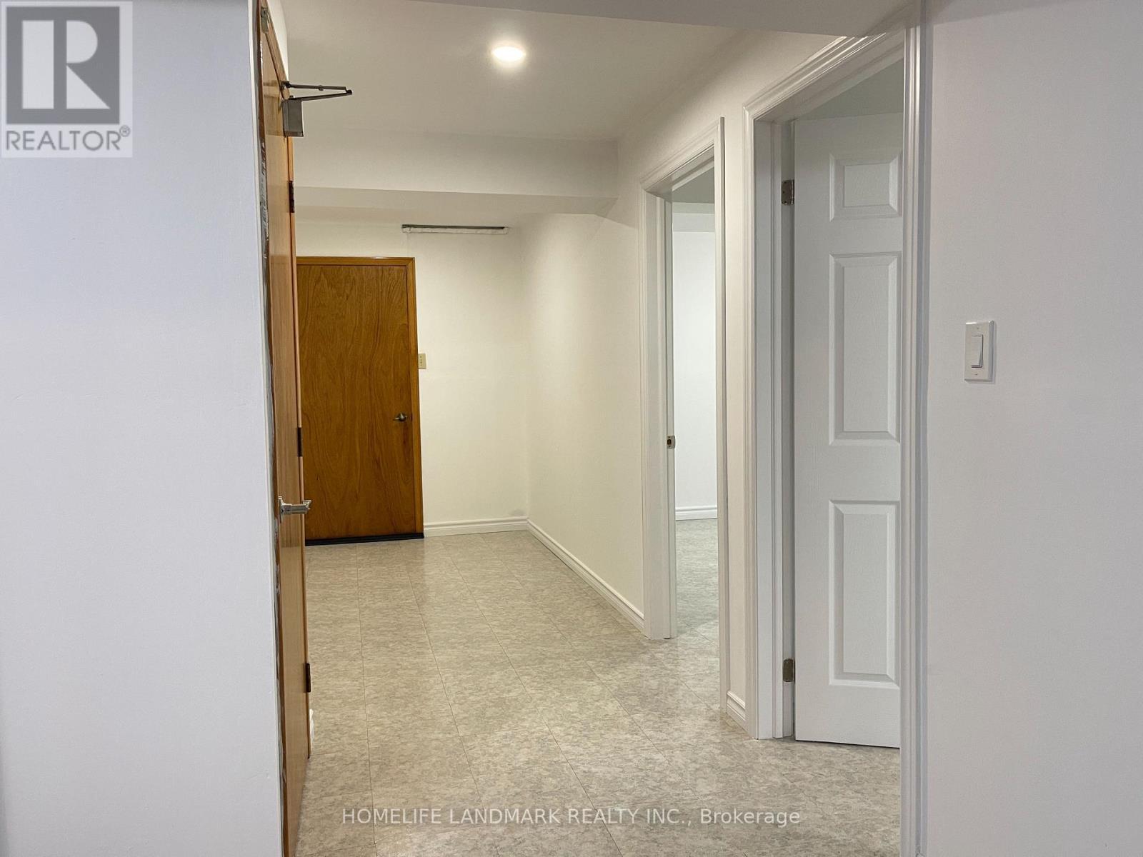 Lower & Main - 353 Darlington Court, Hamilton, ON - Indoor Photo Showing Other Room