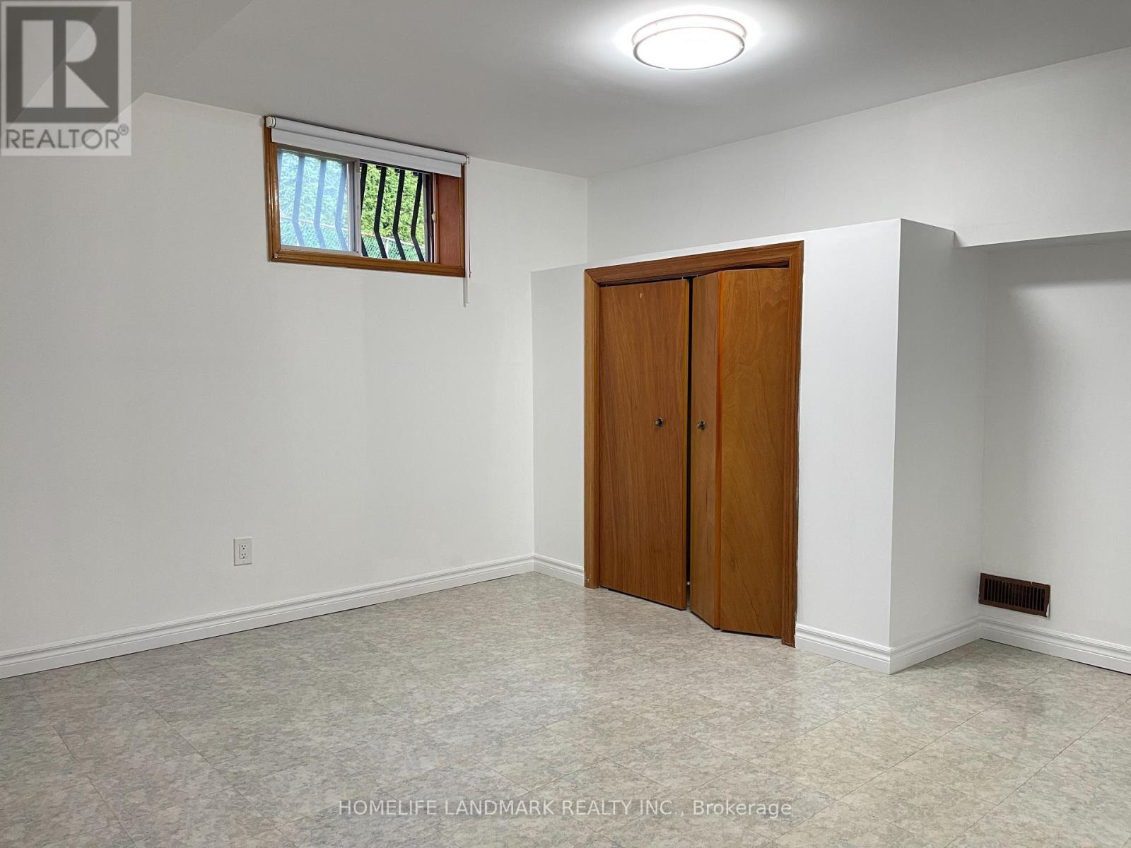 Lower & Main - 353 Darlington Court, Hamilton, ON - Indoor Photo Showing Other Room