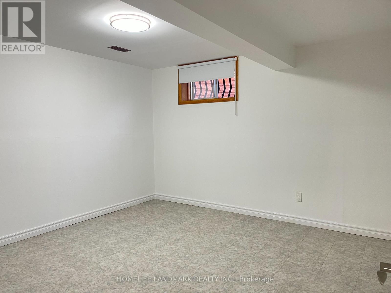 Lower & Main - 353 Darlington Court, Hamilton, ON - Indoor Photo Showing Other Room