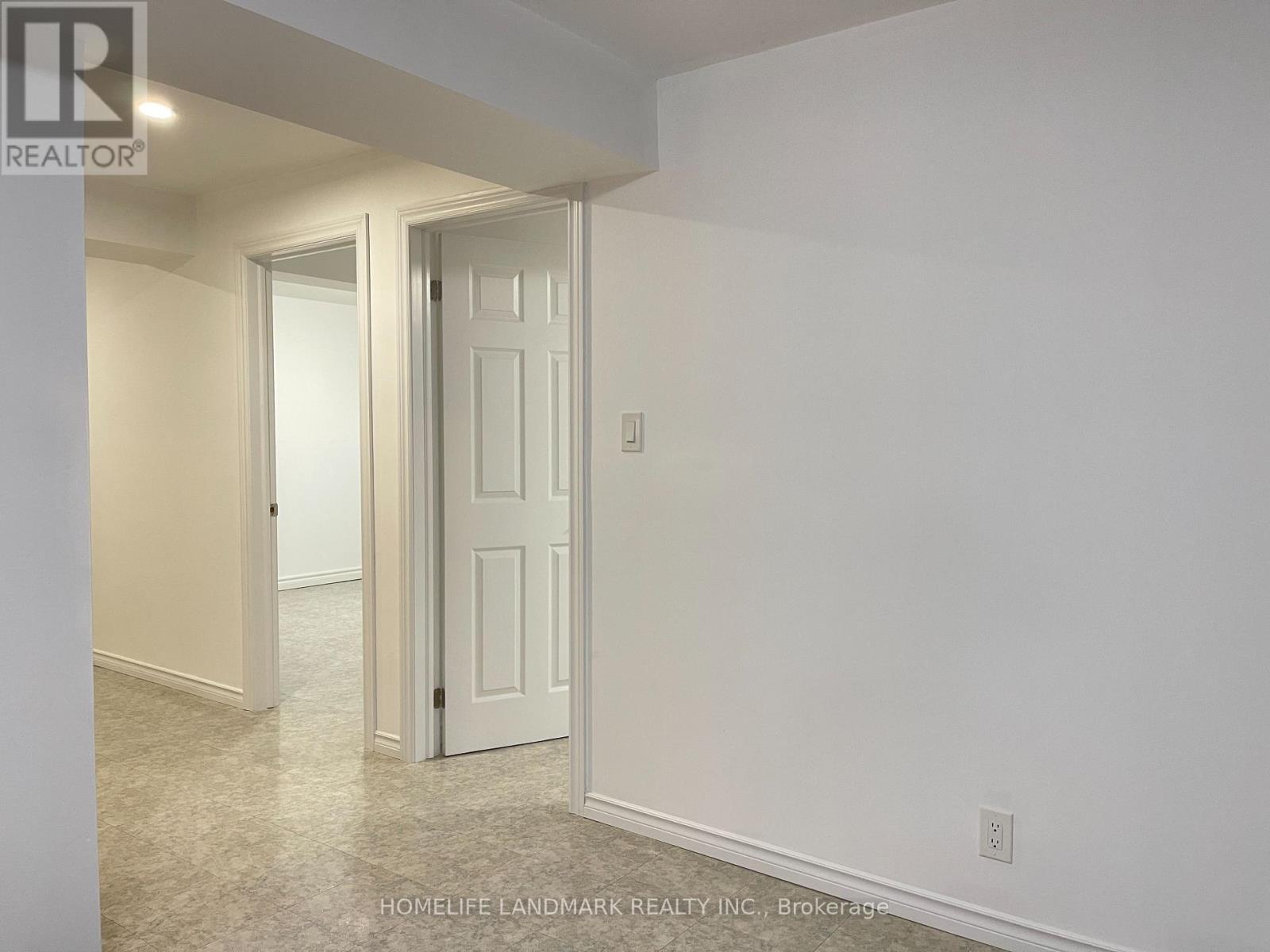 Lower & Main - 353 Darlington Court, Hamilton, ON - Indoor Photo Showing Other Room