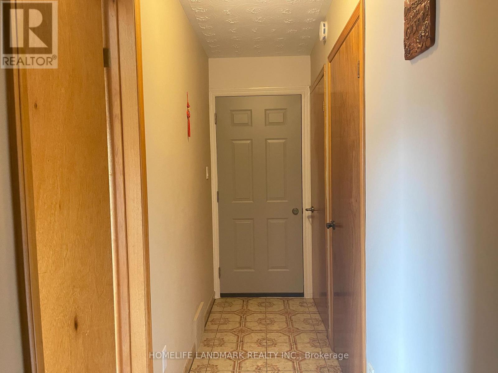 Lower & Main - 353 Darlington Court, Hamilton, ON - Indoor Photo Showing Other Room