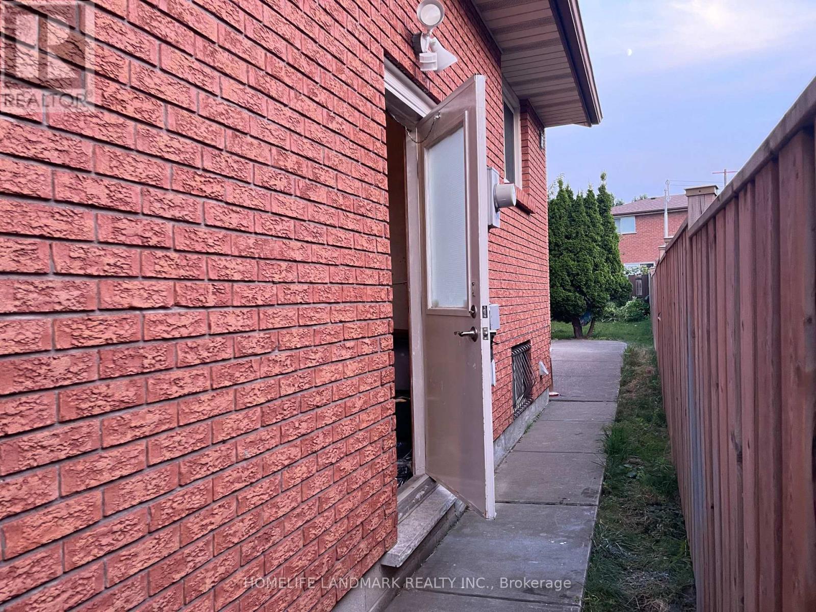 Lower & Main - 353 Darlington Court, Hamilton, ON - Outdoor