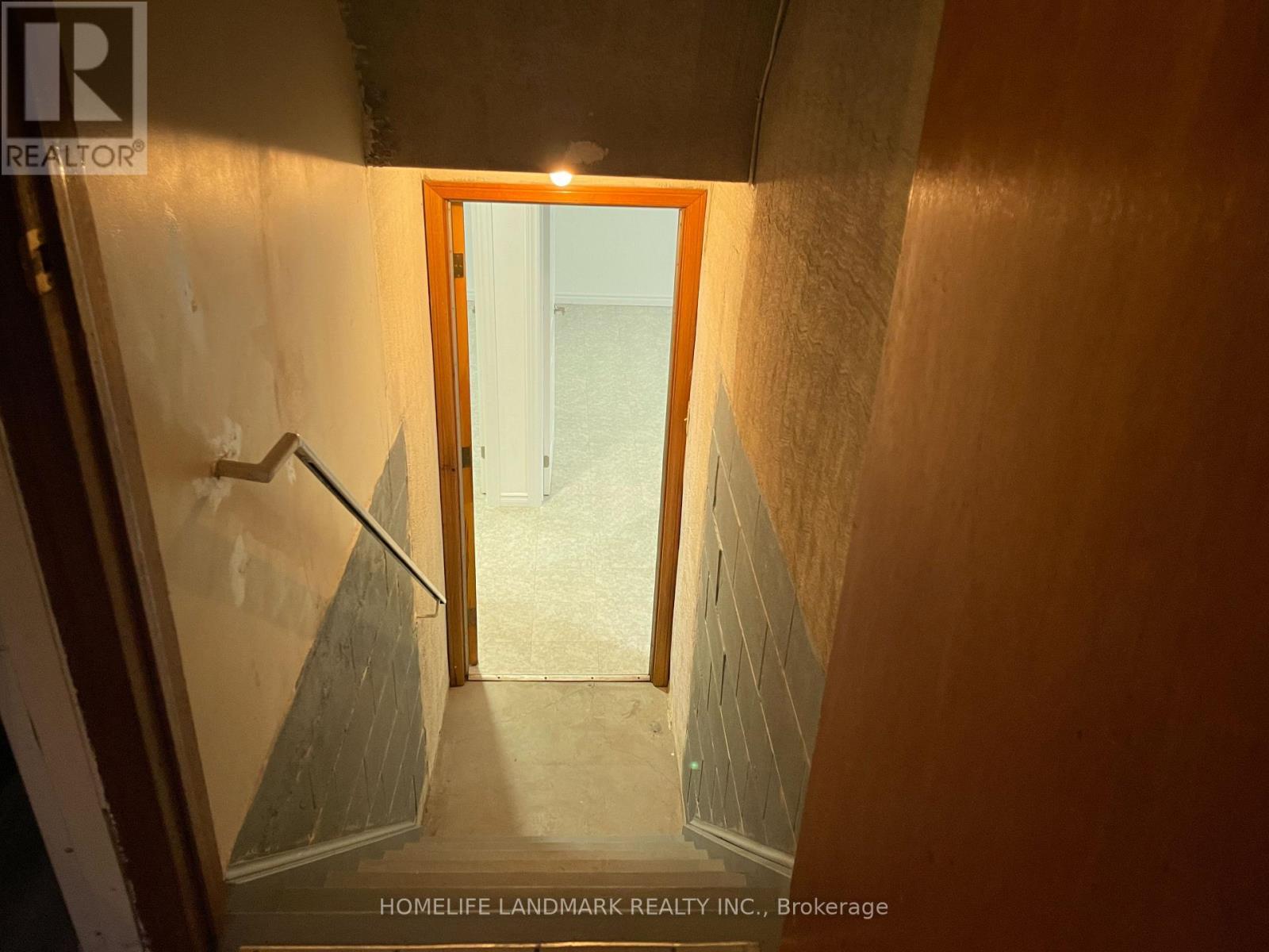 Lower & Main - 353 Darlington Court, Hamilton, ON - Indoor Photo Showing Other Room