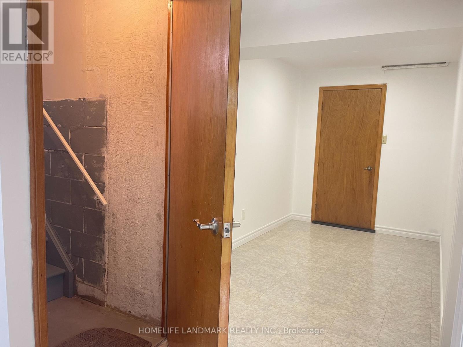 Lower & Main - 353 Darlington Court, Hamilton, ON - Indoor Photo Showing Other Room