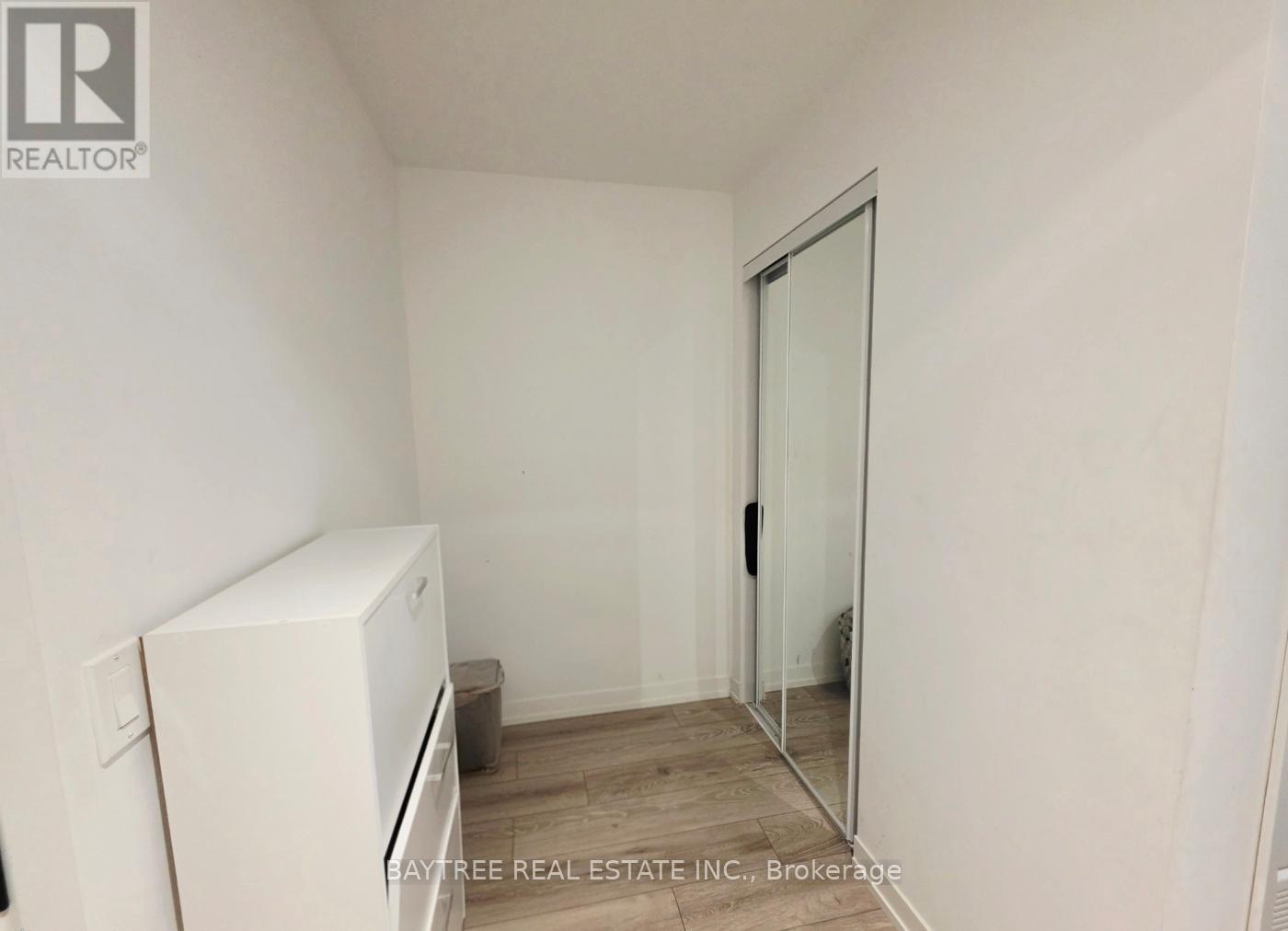 507 - 55 Mercer Street, Toronto, ON - Indoor Photo Showing Laundry Room