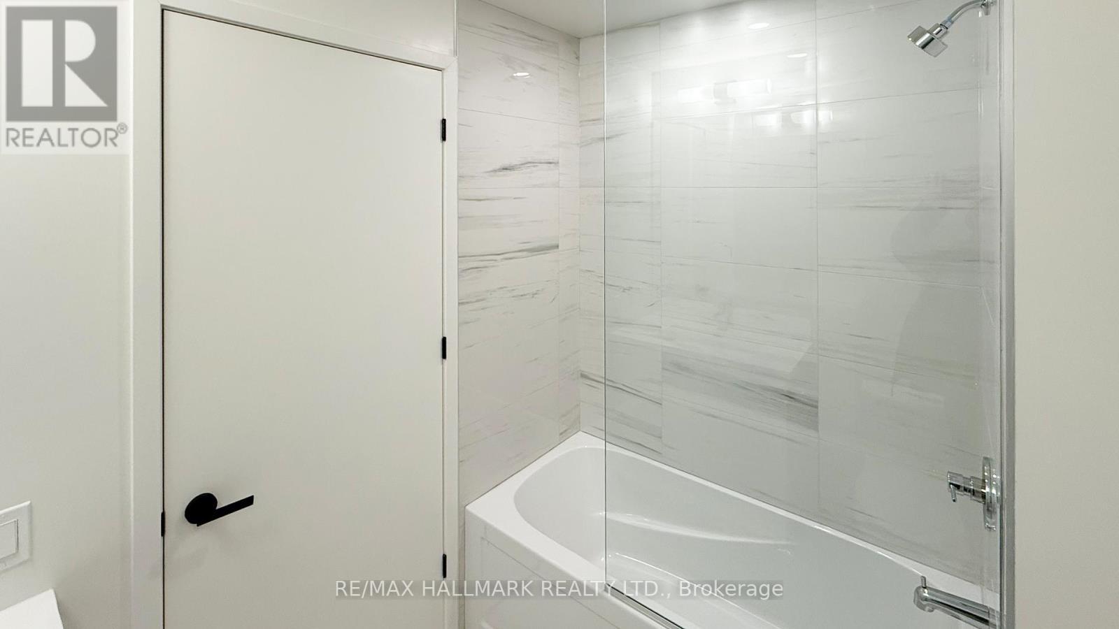 4203 - 8 Interchange Way, Vaughan, ON - Indoor Photo Showing Bathroom