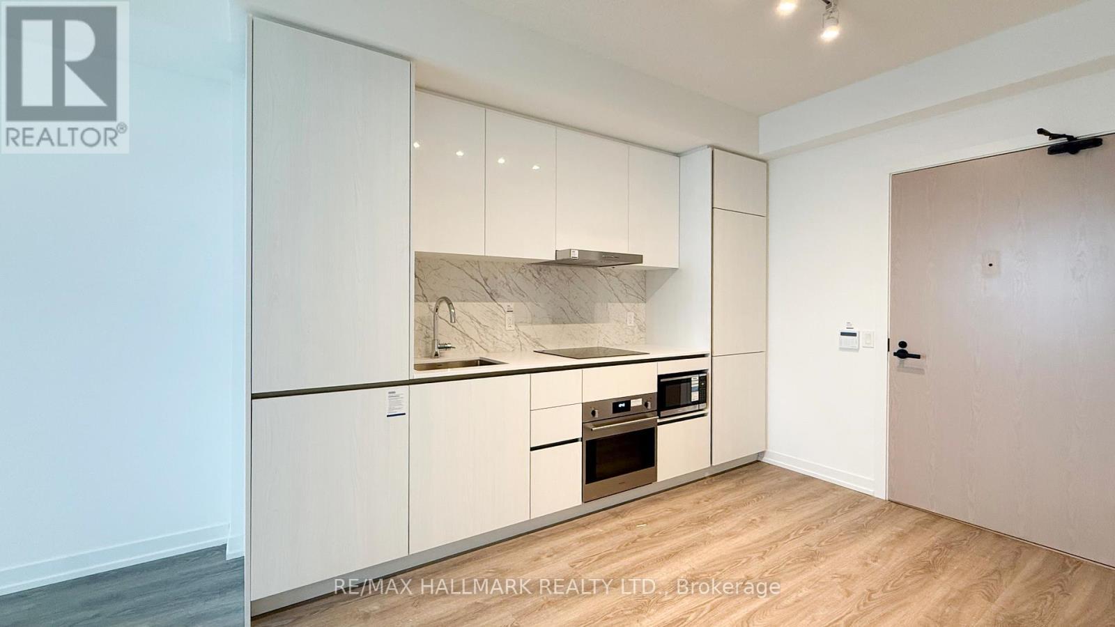 4203 - 8 Interchange Way, Vaughan, ON - Indoor Photo Showing Other Room