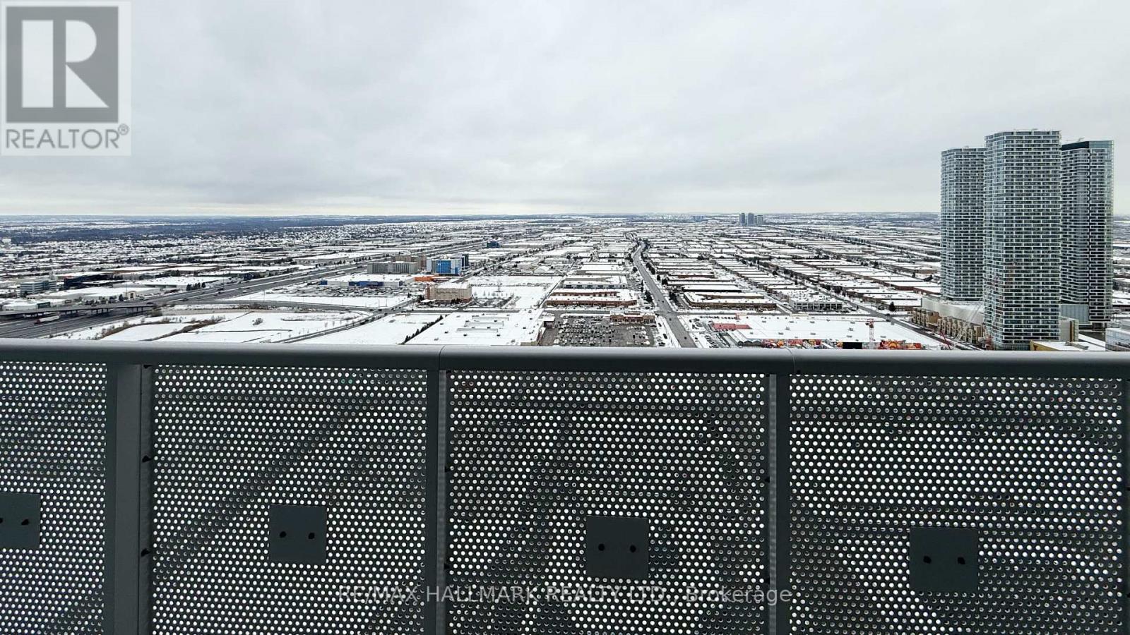 4203 - 8 Interchange Way, Vaughan, ON - Outdoor