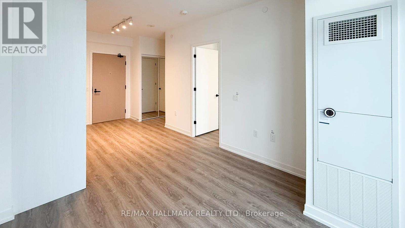 4203 - 8 Interchange Way, Vaughan, ON - Indoor Photo Showing Other Room