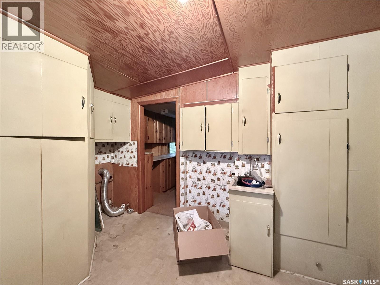 340 Ross Street, Lumsden, SK - Indoor Photo Showing Laundry Room
