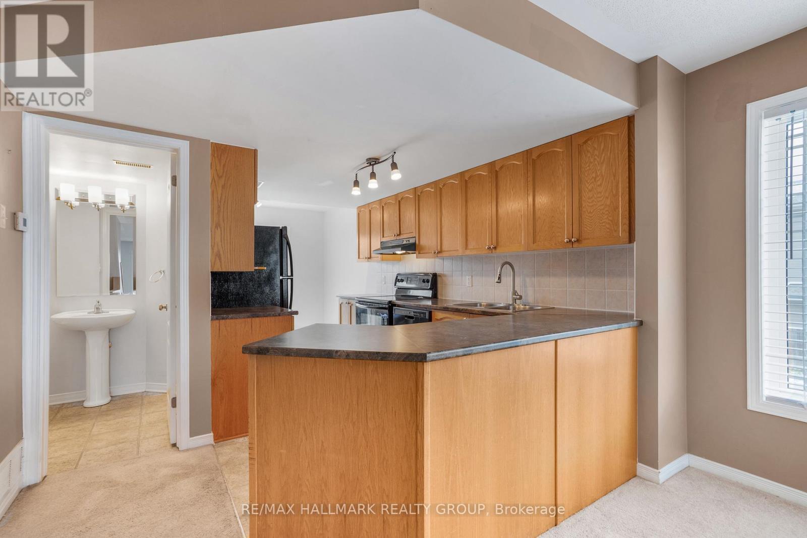 584 Lakeridge Drive, Ottawa, ON - Indoor Photo Showing Kitchen