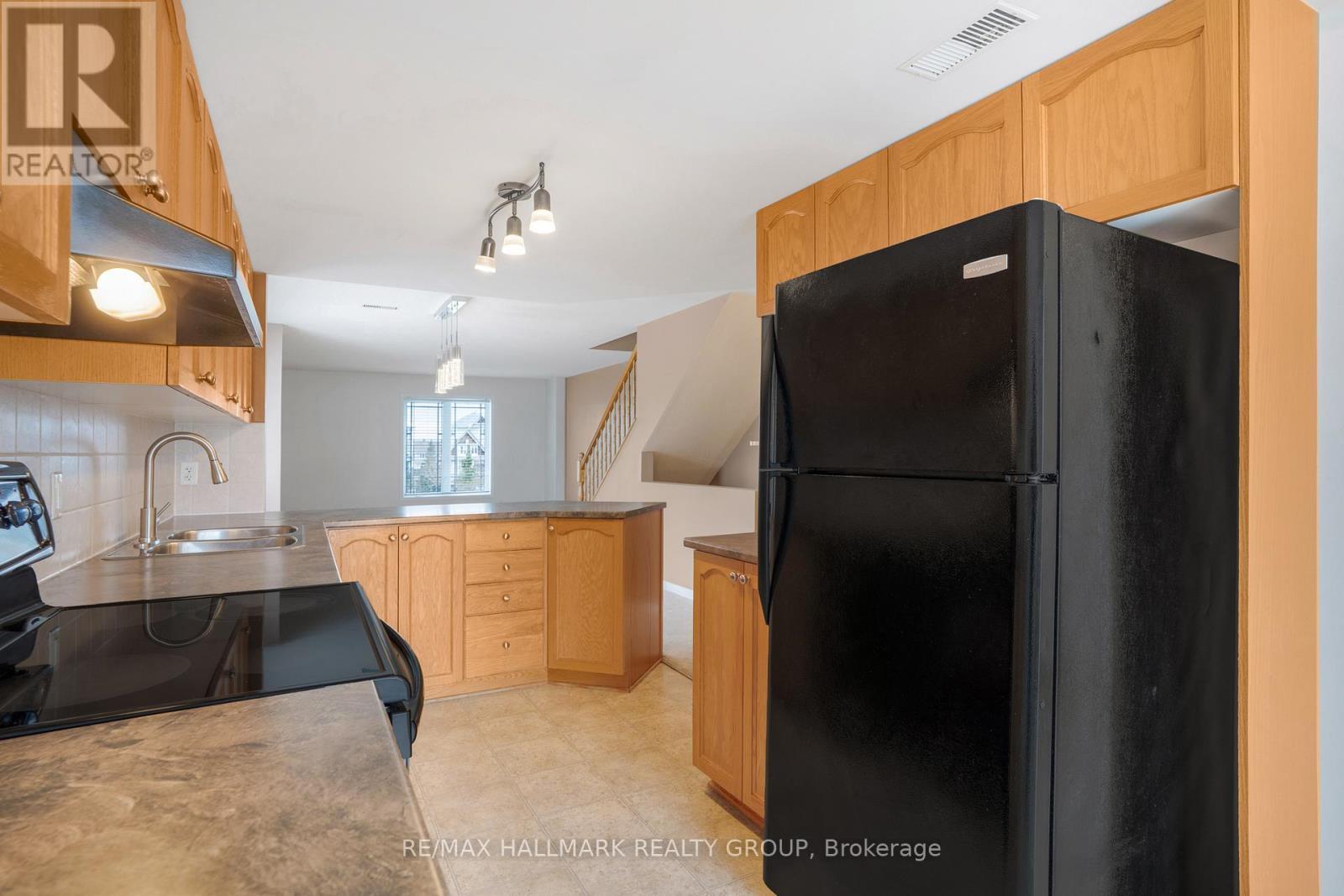 584 Lakeridge Drive, Ottawa, ON - Indoor Photo Showing Kitchen
