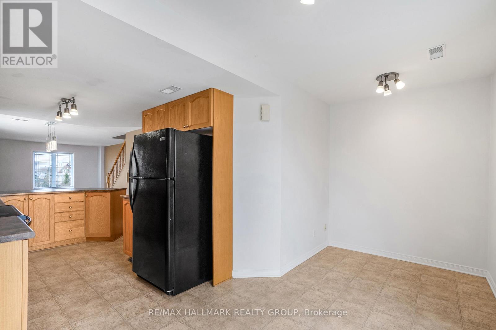 584 Lakeridge Drive, Ottawa, ON - Indoor Photo Showing Kitchen