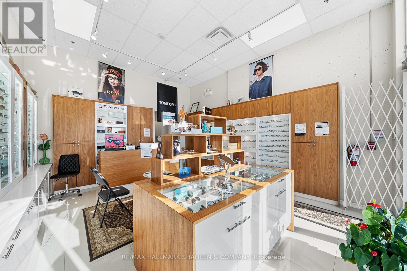 B10 - 9610 Yonge Street, Richmond Hill, ON