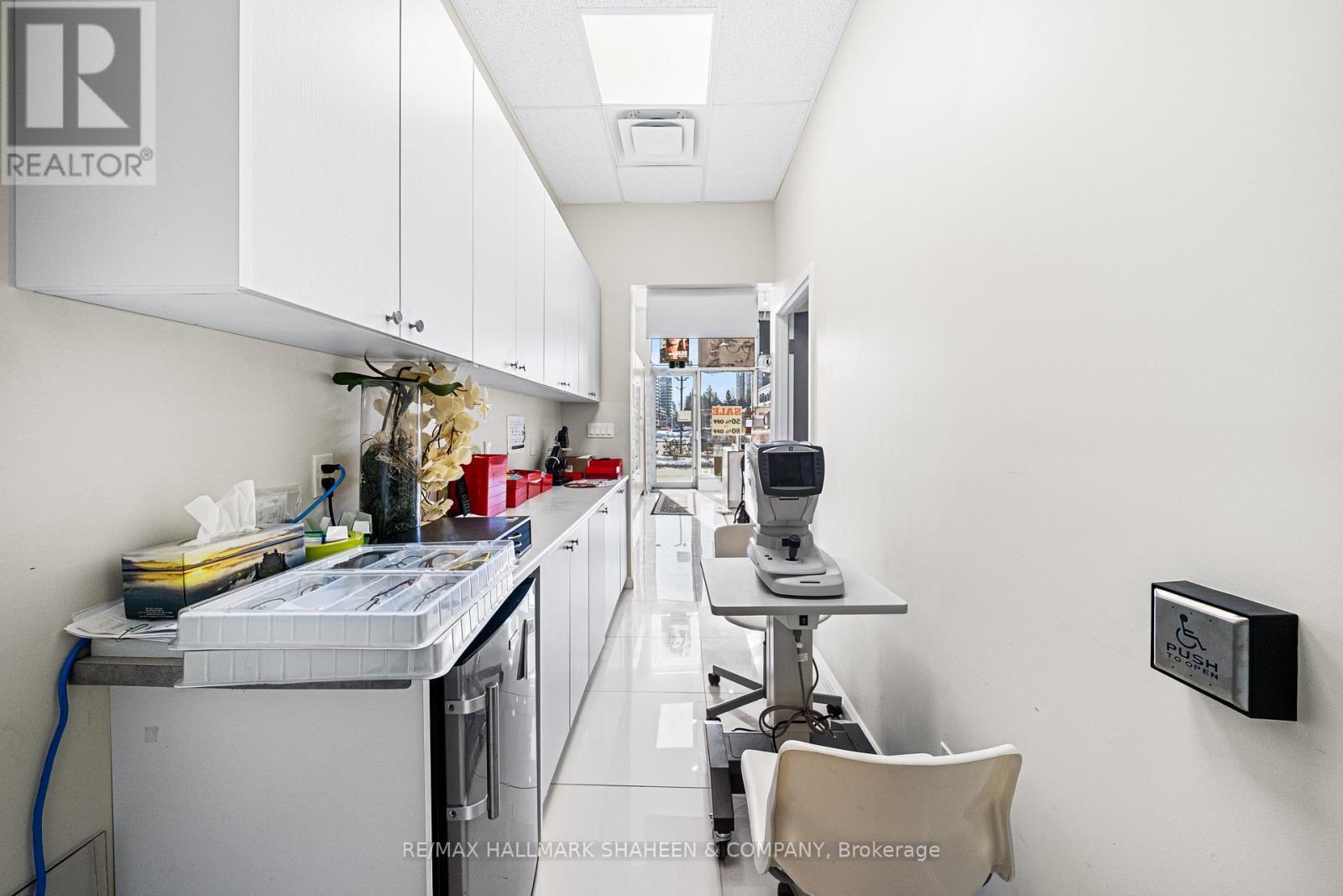 B10 - 9610 Yonge Street, Richmond Hill, ON