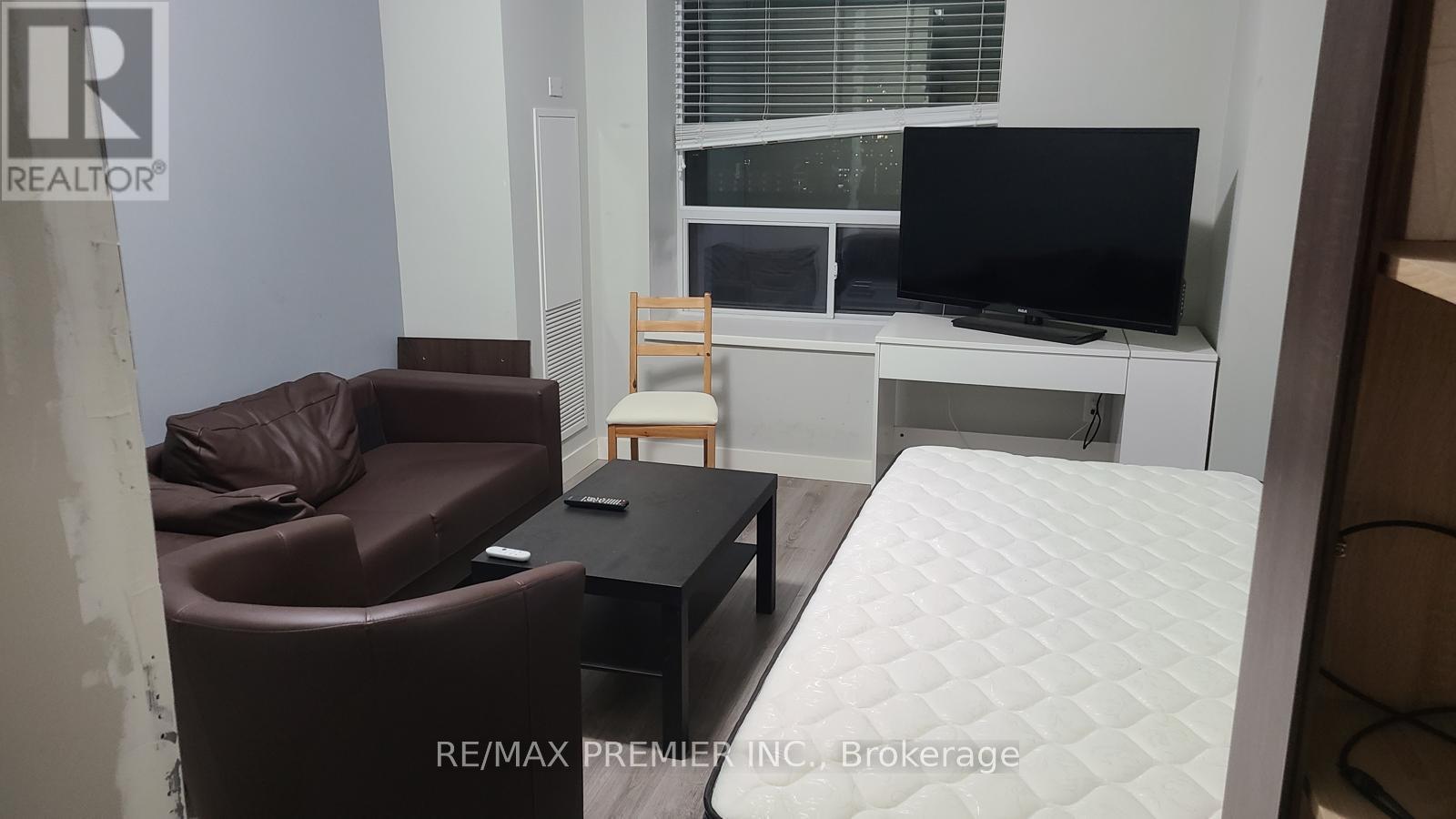 1310 - 318 Spruce Street, Waterloo, ON - Indoor